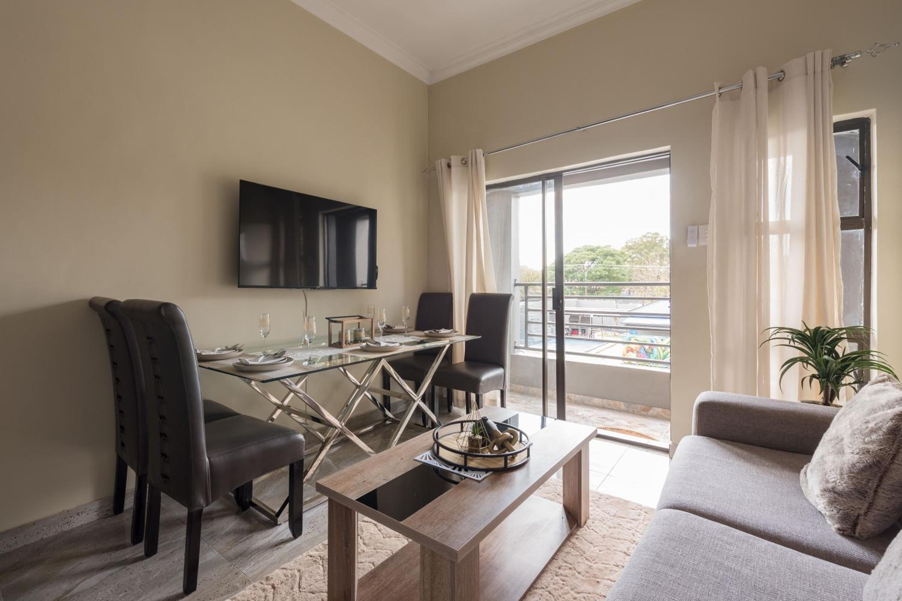 Evans Village - Apartments & Spa