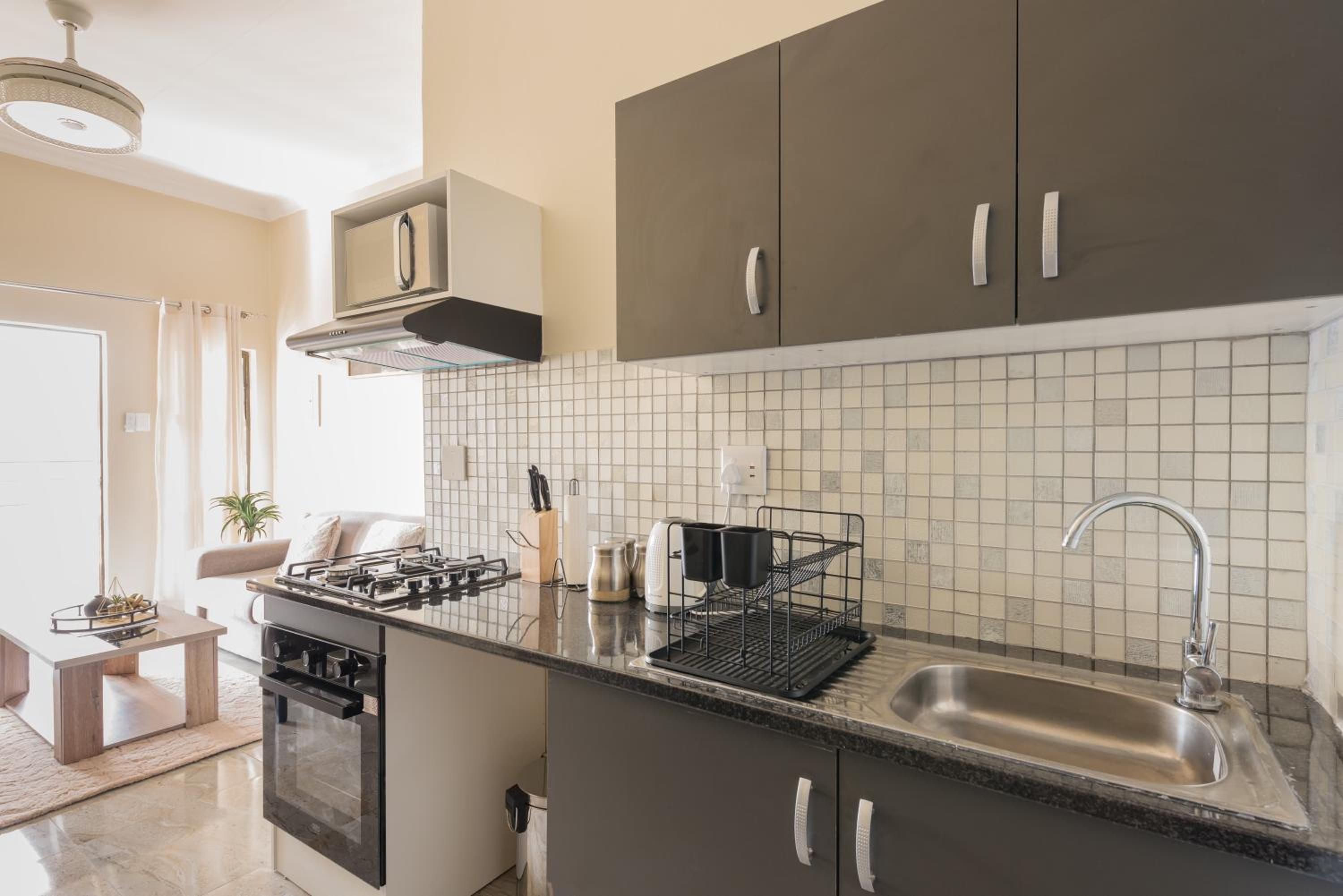 Evans Village - Apartments & Spa