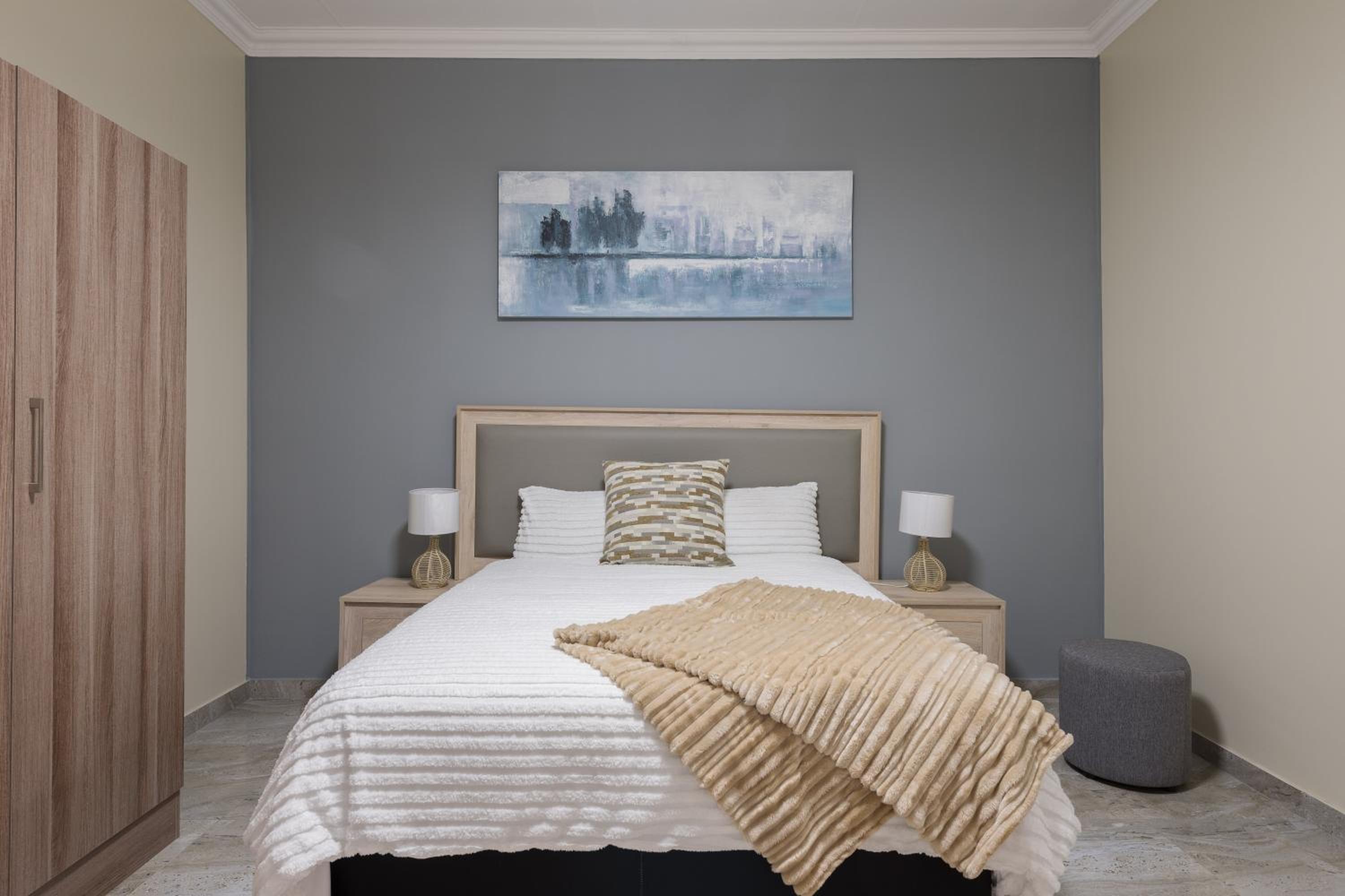 Evans Village - Apartments & Spa