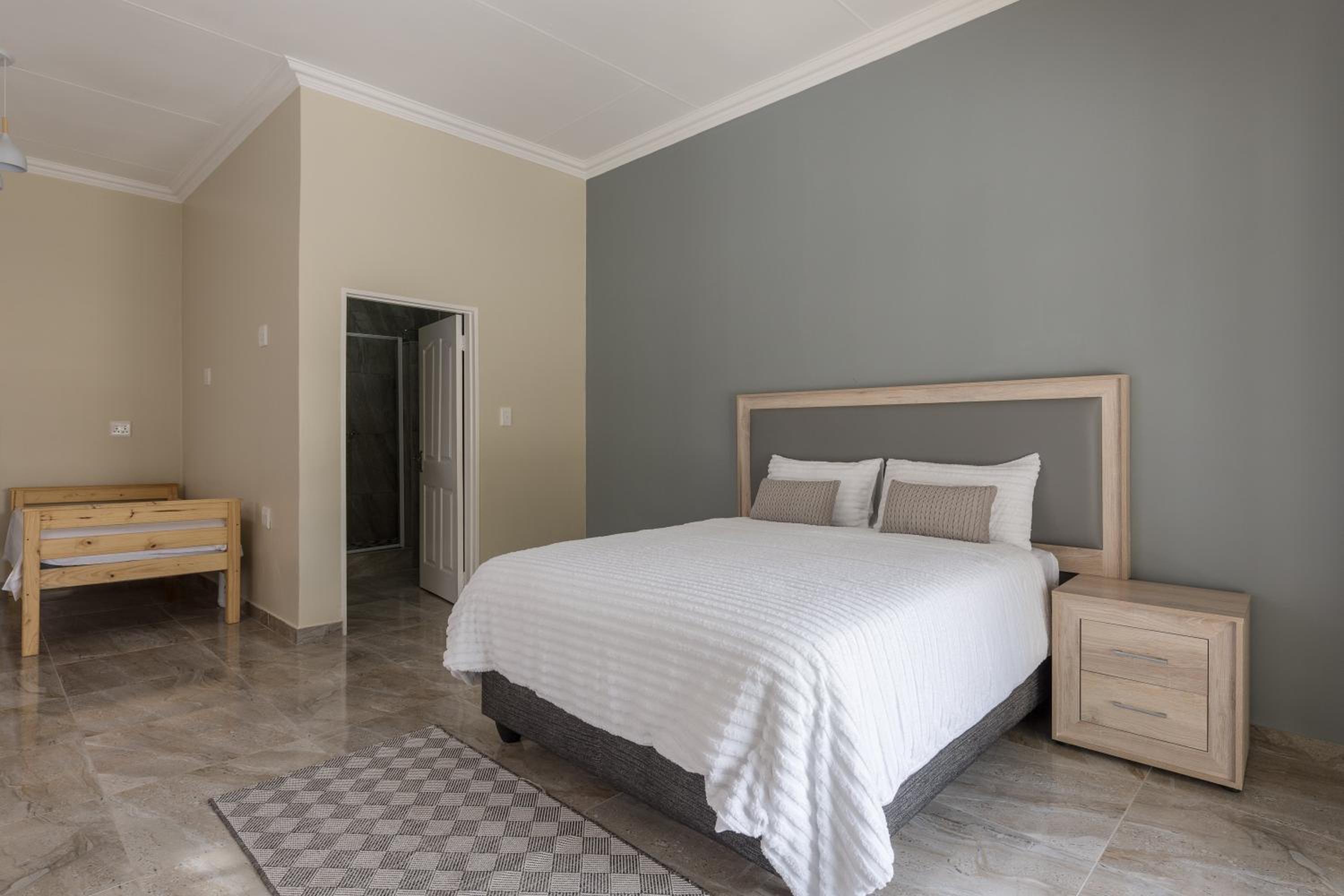 Evans Village - Apartments & Spa