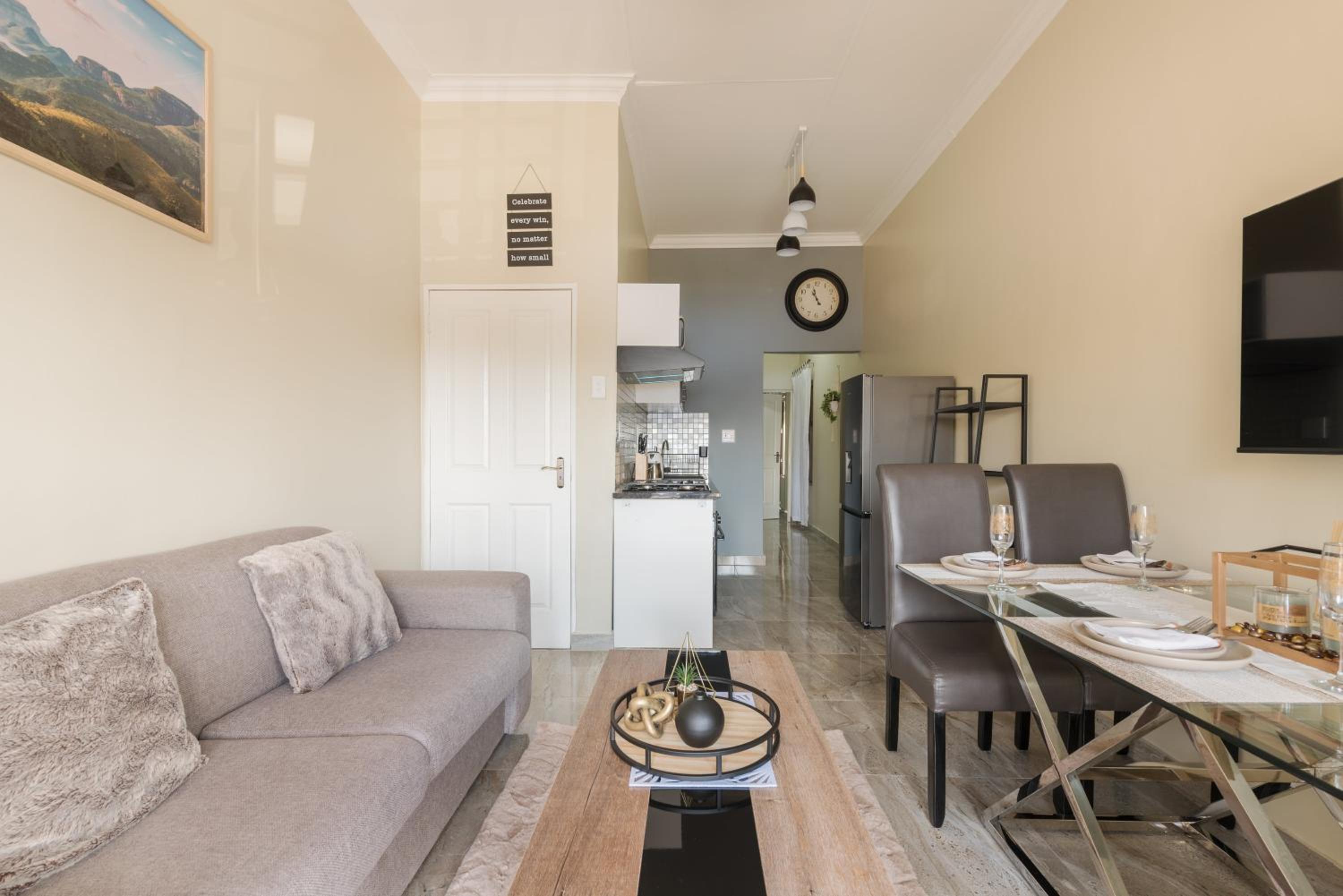 Evans Village - Apartments & Spa