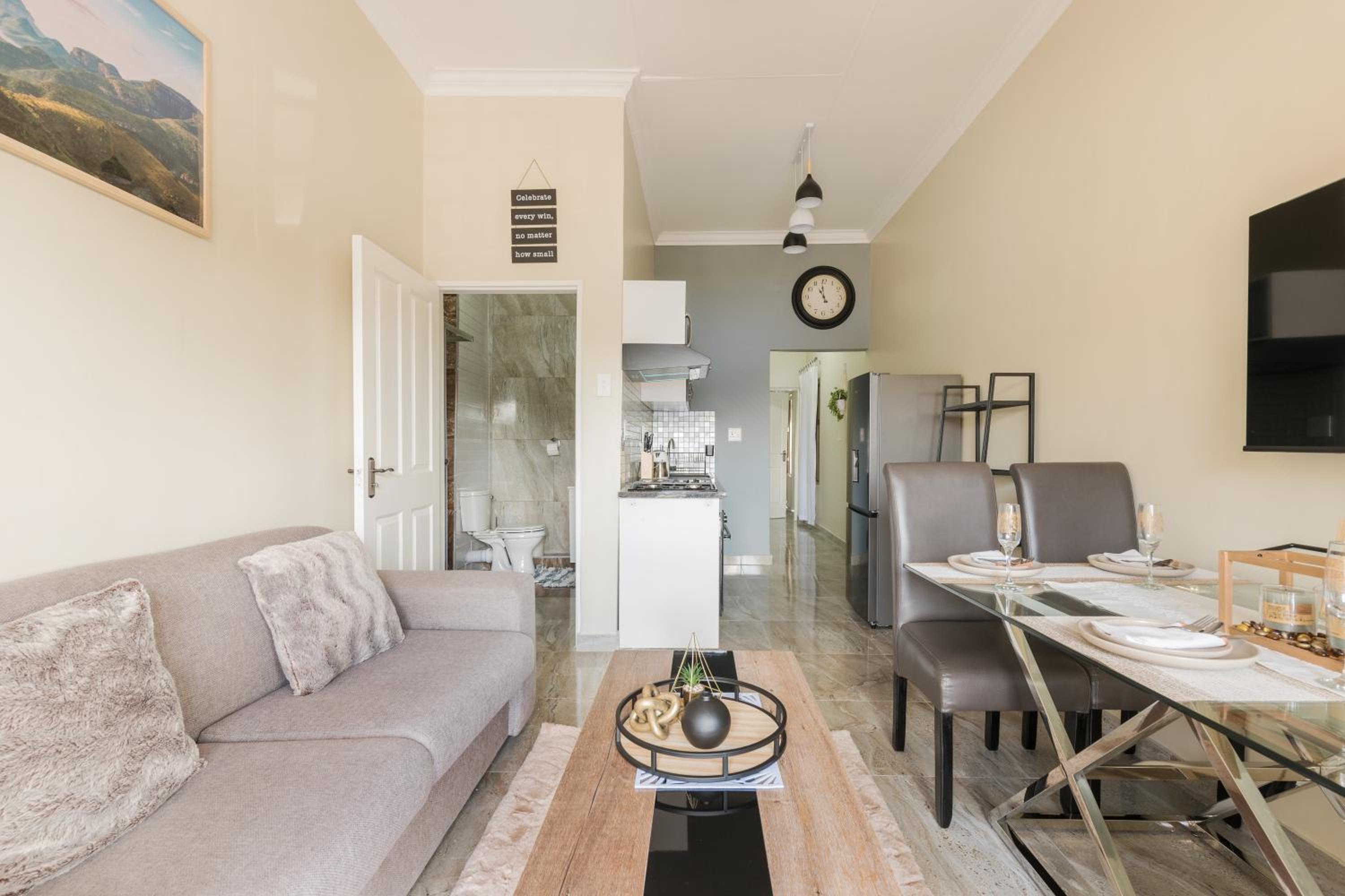 Evans Village - Apartments & Spa