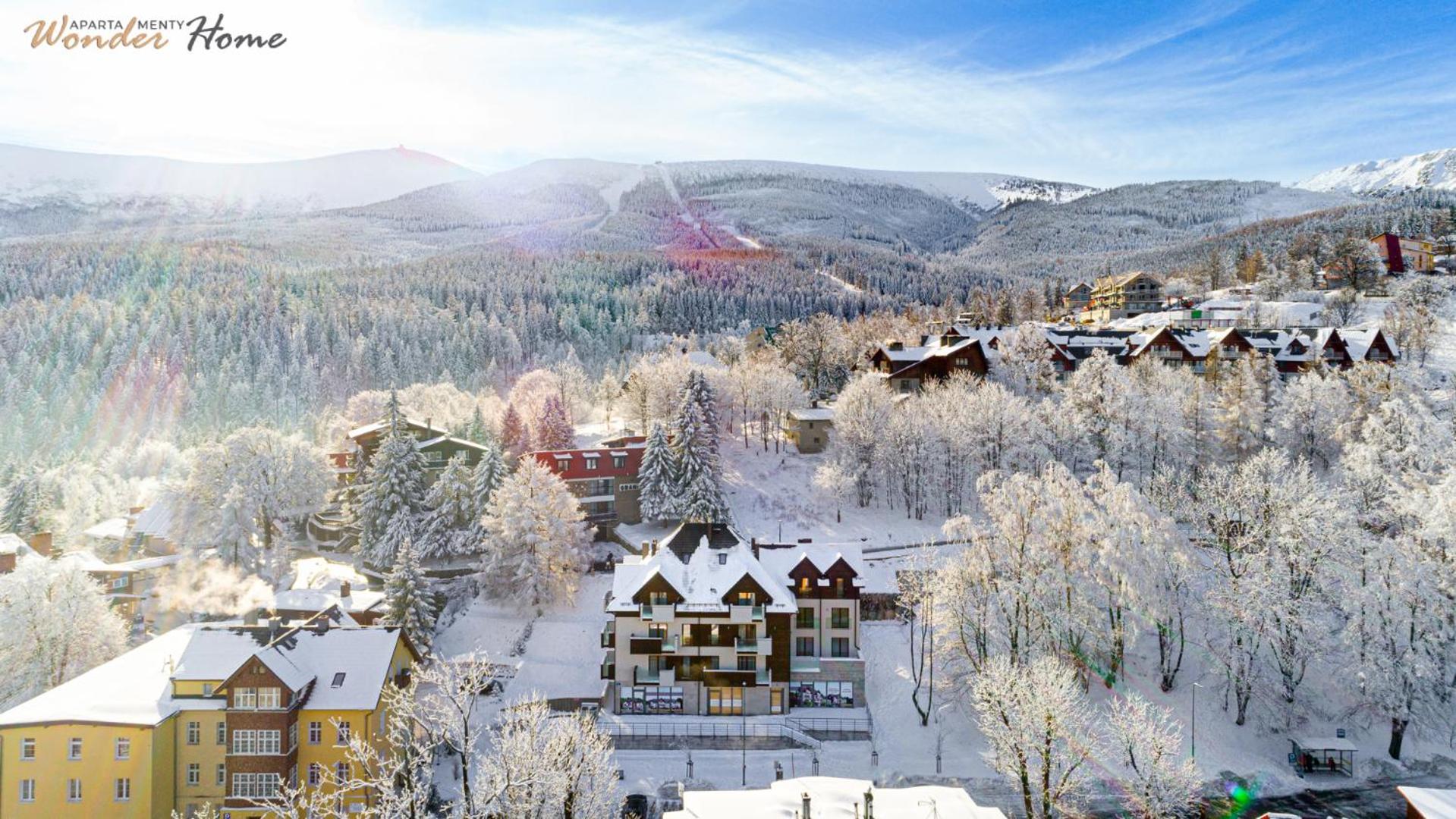 Apartament Wonder Home z tarasem, blisko wyciągów Ski Arena i Winterpol, aquaparku i kościoła Wang