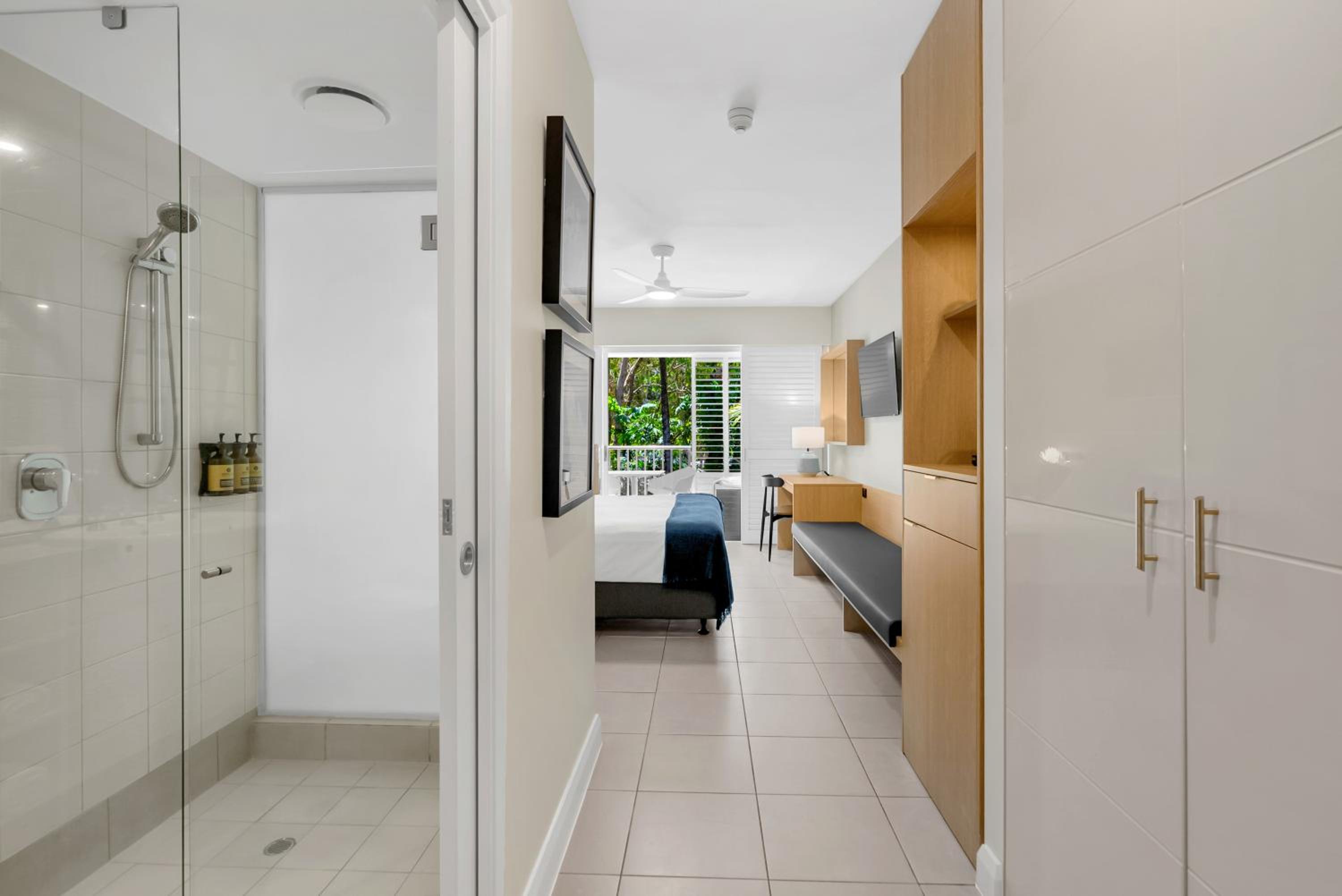 Elysium Private Accommodation at Beach Club & Spa