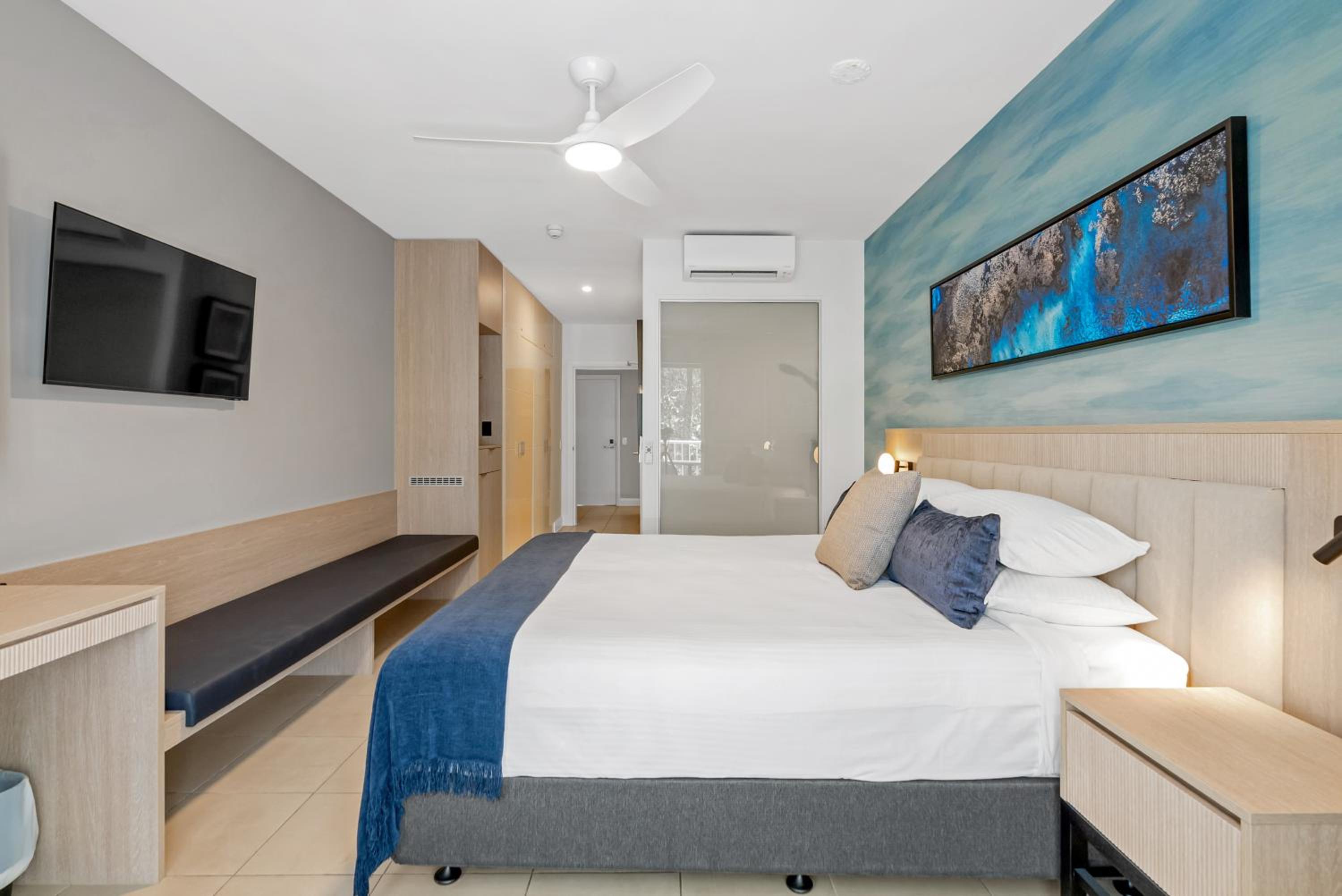 Elysium Private Accommodation at Beach Club & Spa