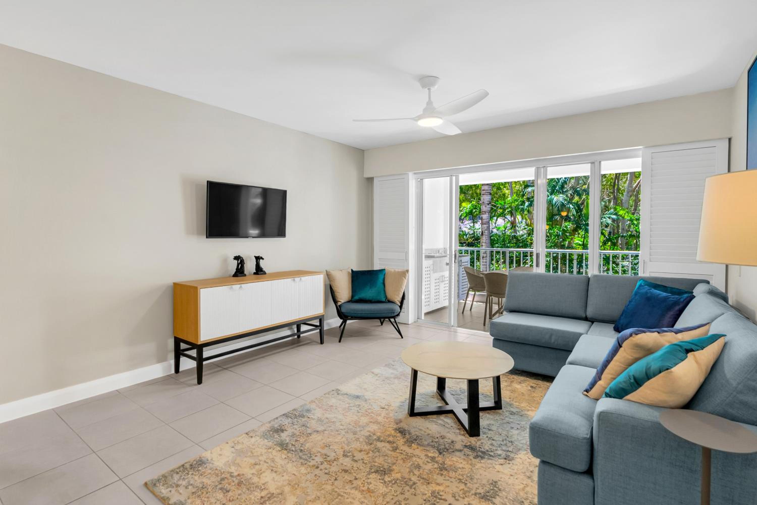 Elysium Private Accommodation at Beach Club & Spa