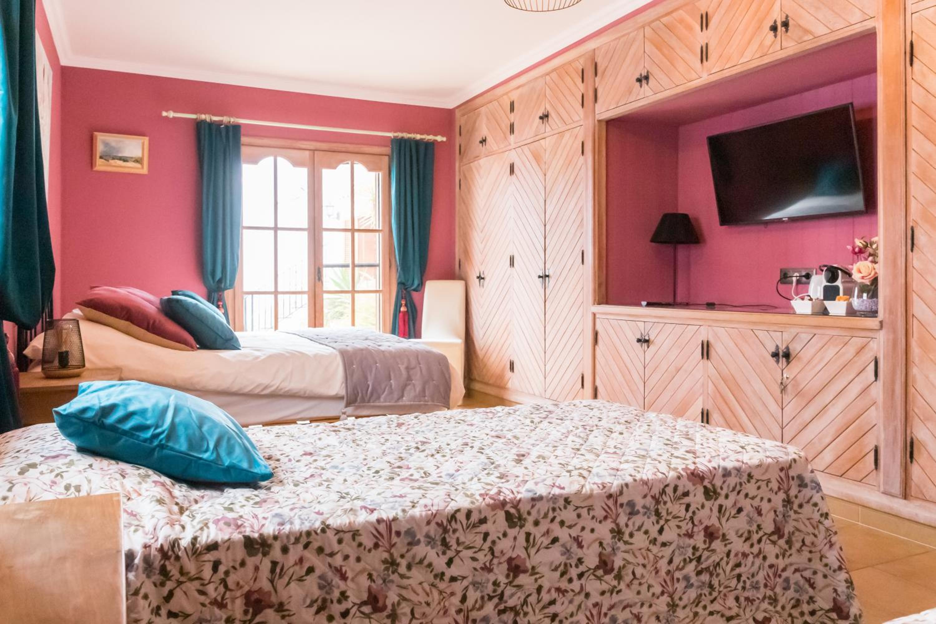 Casa Roble B&B