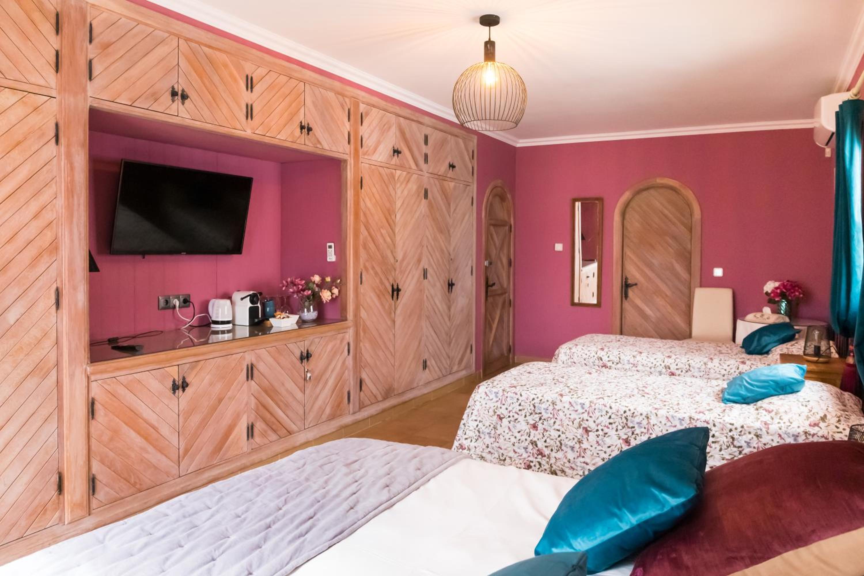 Casa Roble B&B