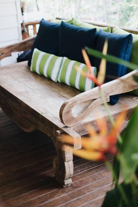 Little Cove Family Beach House (Pet Friendly)