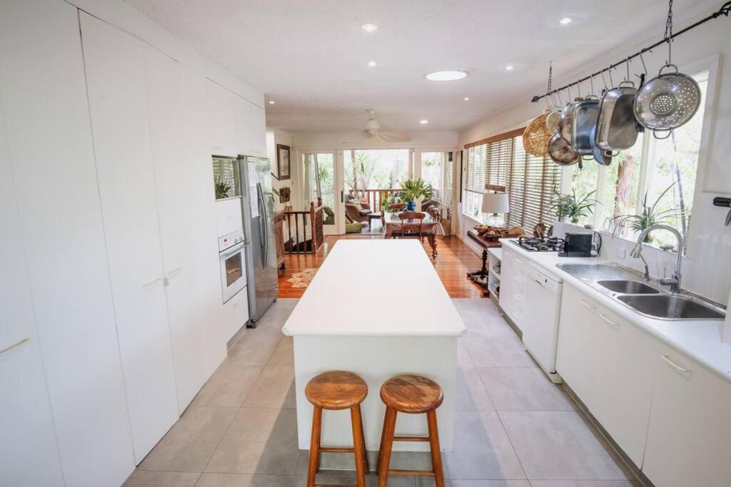 Little Cove Family Beach House (Pet Friendly)