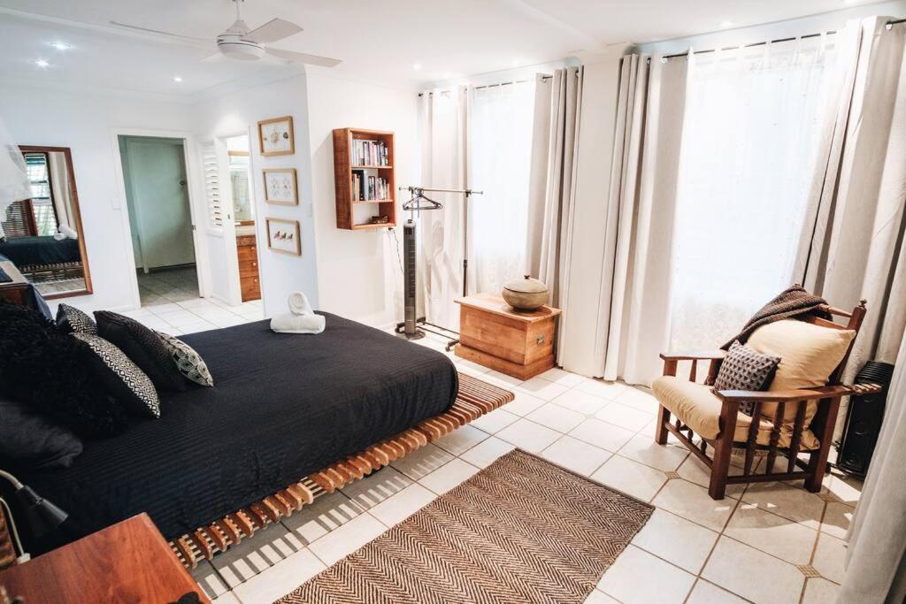 Little Cove Family Beach House (Pet Friendly)