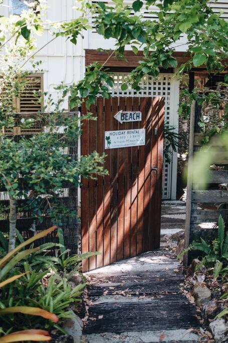 Little Cove Family Beach House (Pet Friendly)