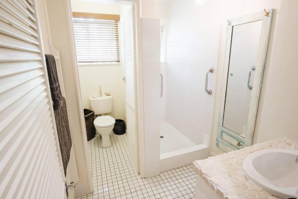 Little Cove Family Beach House (Pet Friendly)