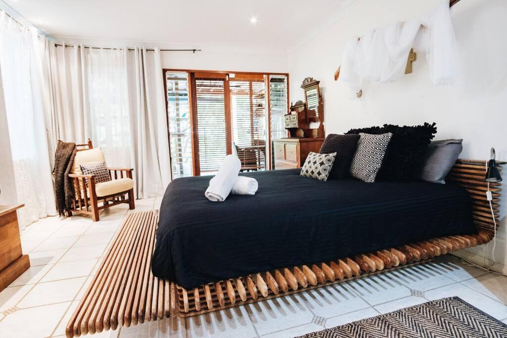Little Cove Family Beach House (Pet Friendly)