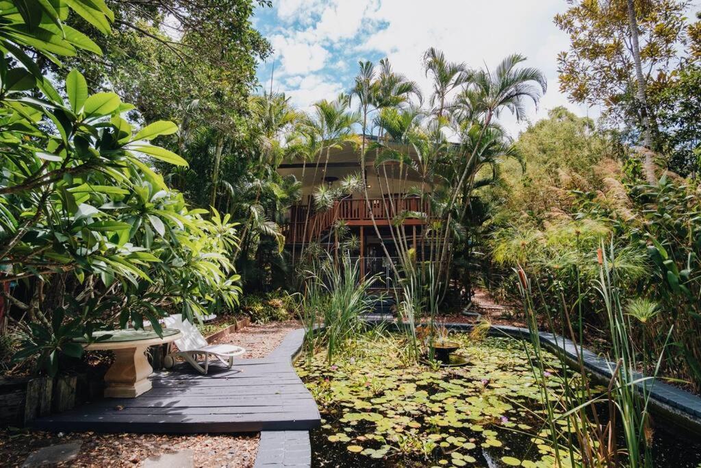 Little Cove Family Beach House (Pet Friendly)