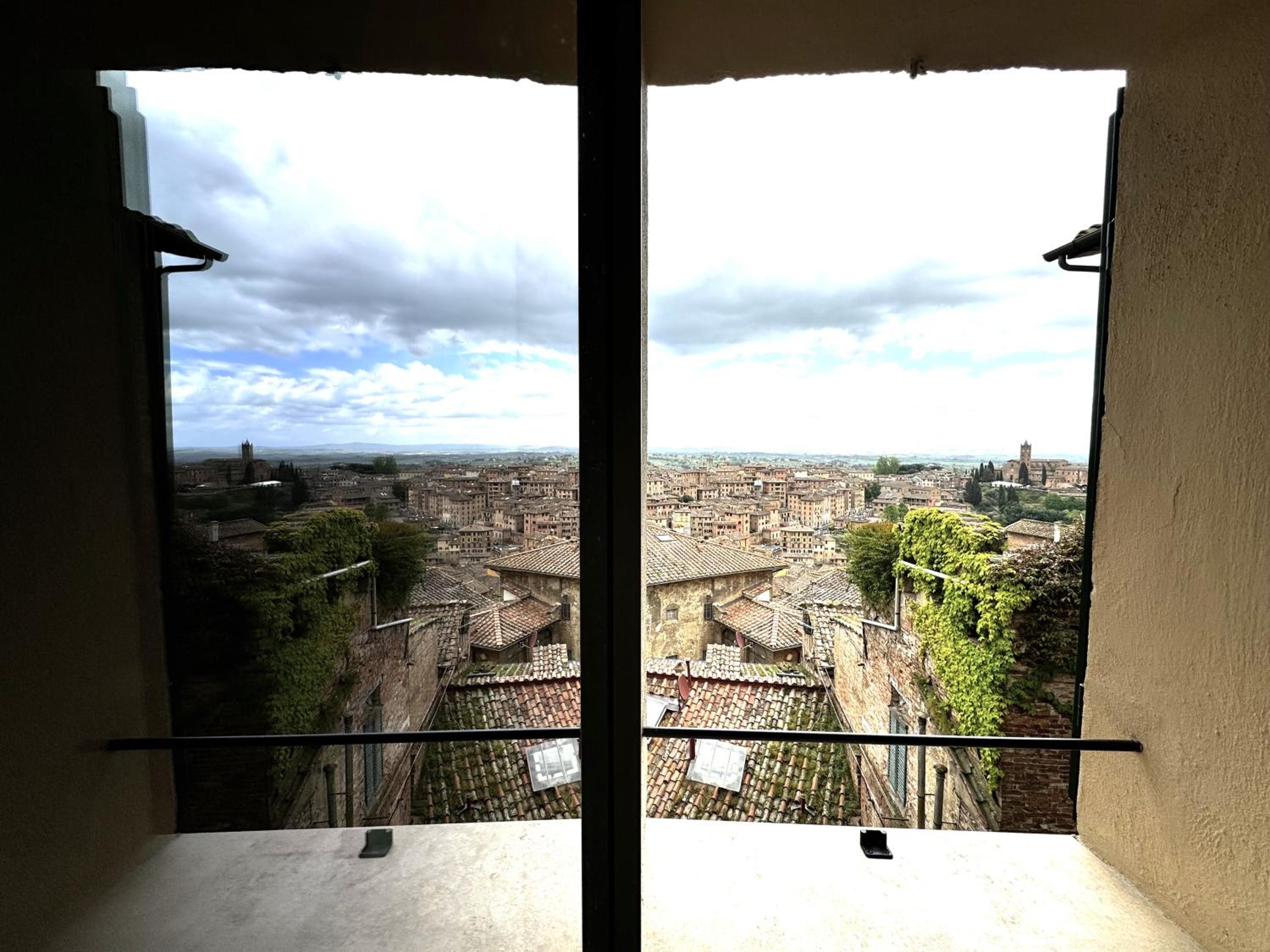 Marilyn - Near the Duomo photo 5