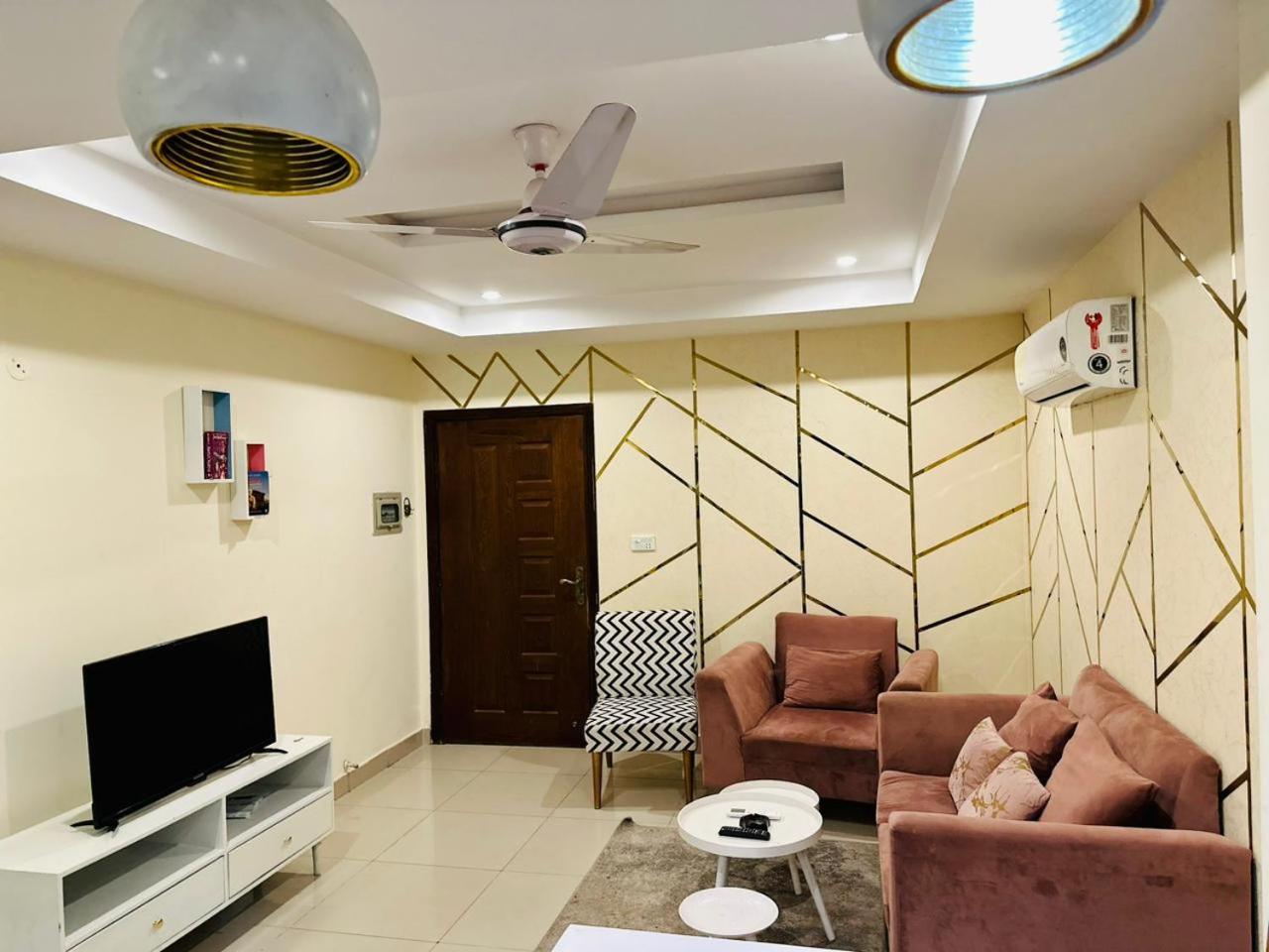 One bedroom apartment at bahria town view 4