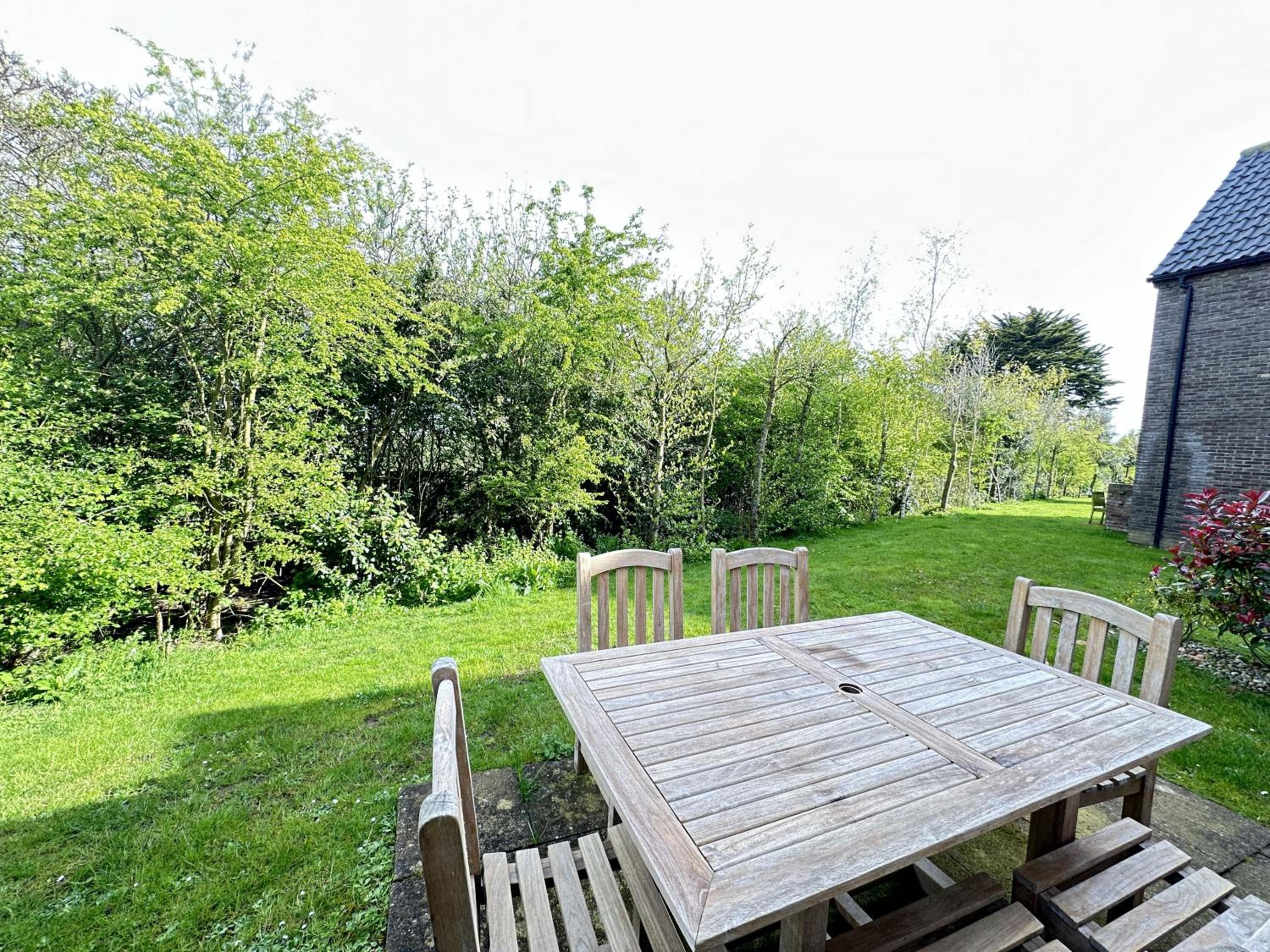 Baybreak - Part of the The Bay Filey Holiday Village with pool, gym and direct beach access, pub, restaurant, tennis and meadows walks