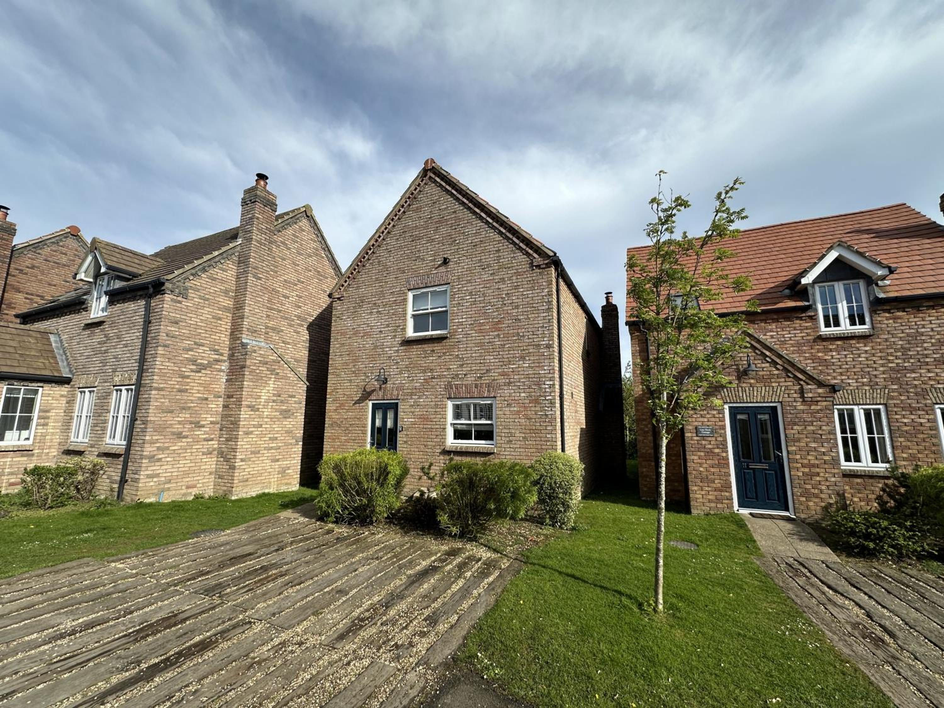 Baybreak - Part of the The Bay Filey Holiday Village with pool, gym and direct beach access, pub, restaurant, tennis and meadows walks