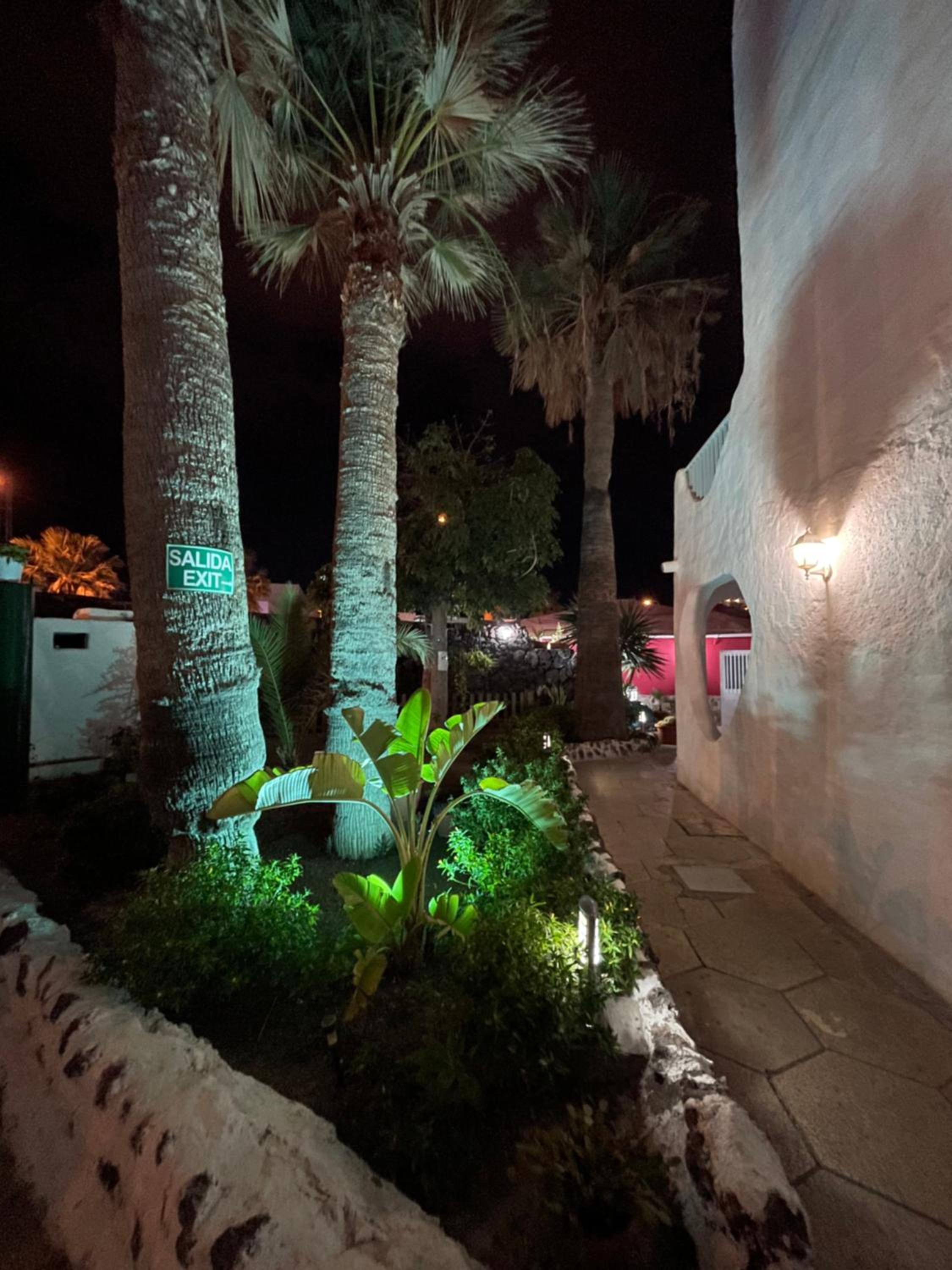 Playa, Pool & Nightlife Steps from Clubs & Beach Las Américas view 4