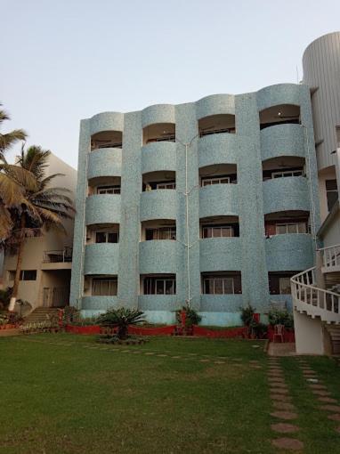 Skipper Beach Resort