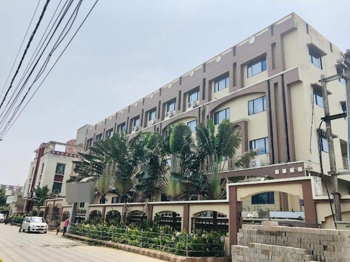 Skipper Beach Resort