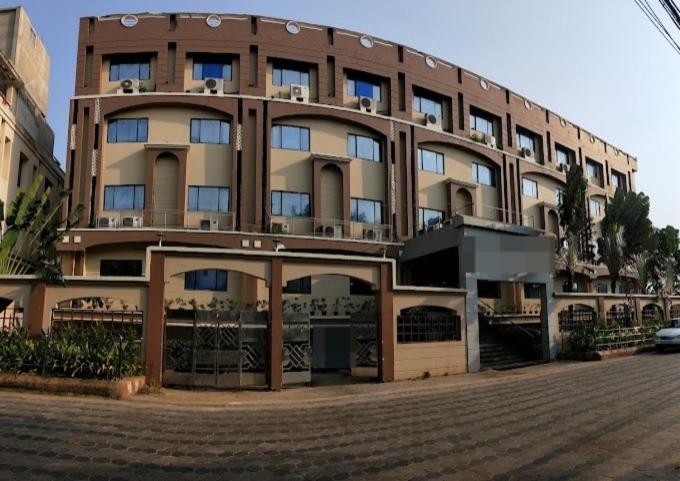Skipper Beach Resort