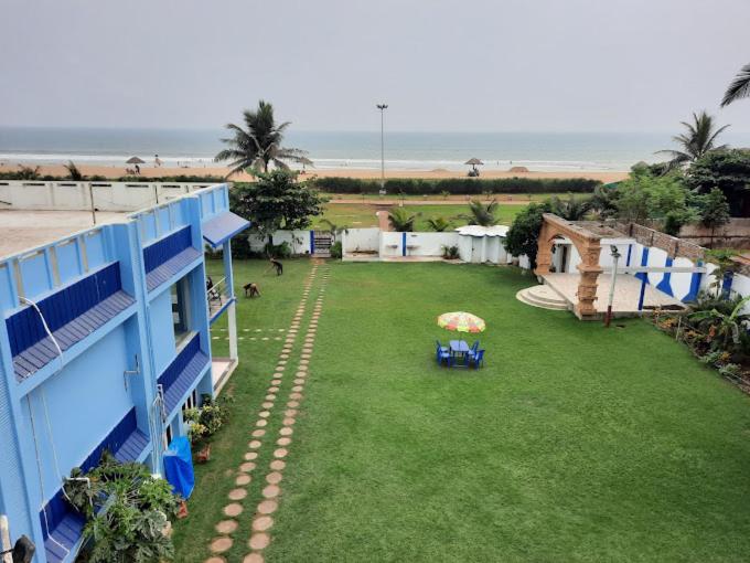 Skipper Beach Resort