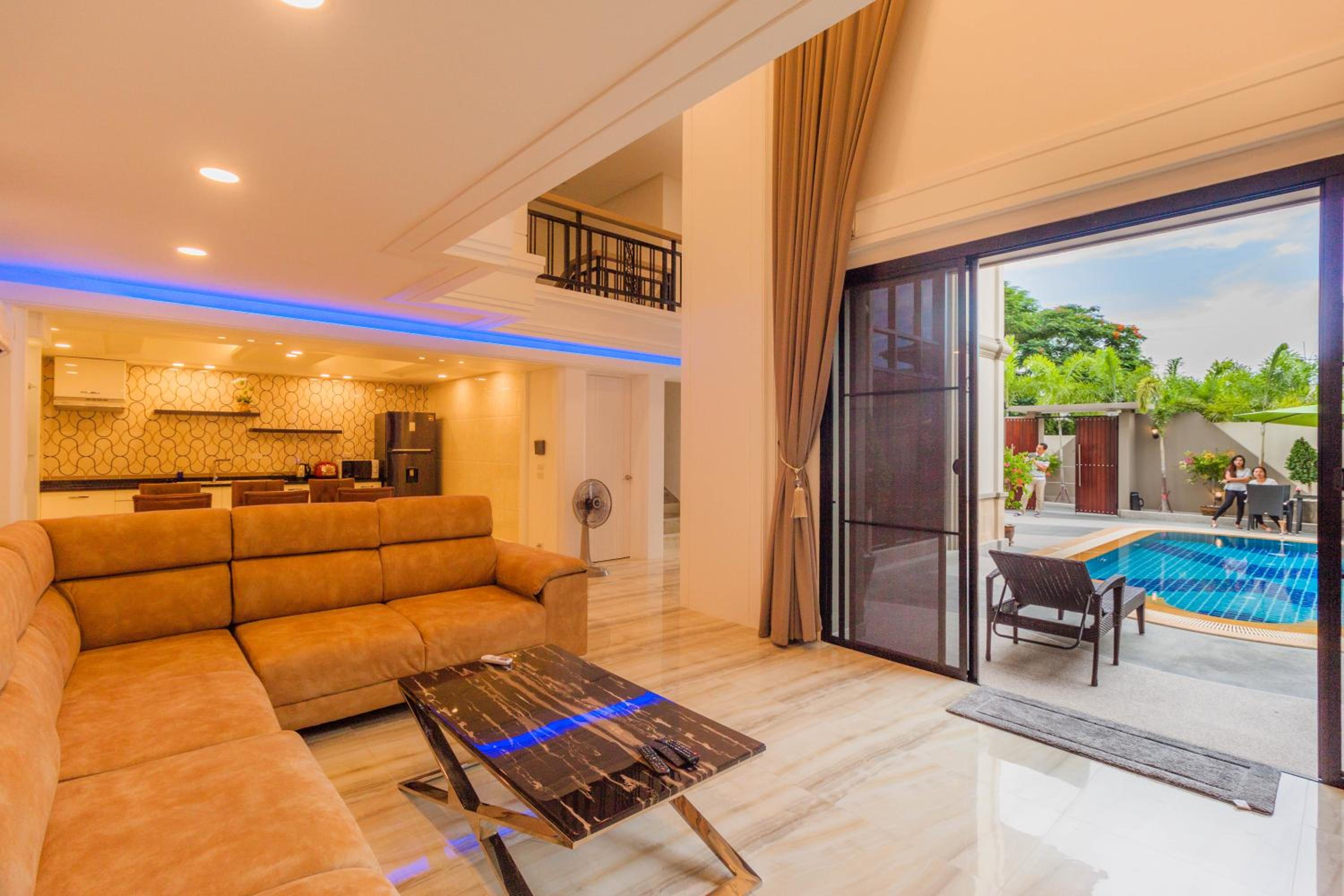 Top Pool Villa Pattaya