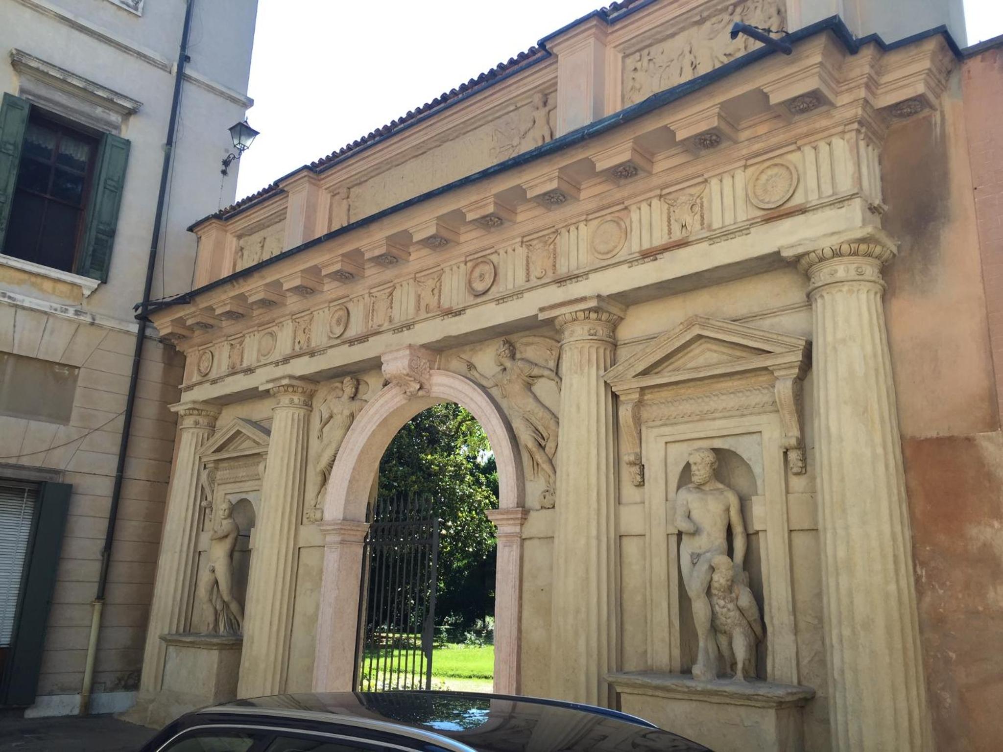 Palazzo Mantua Benavides Suites & Apartments photo 2