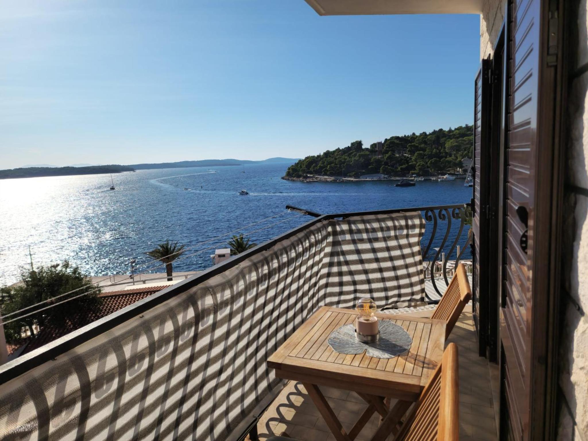 Apartments Caric en Hvar — balance & terrace