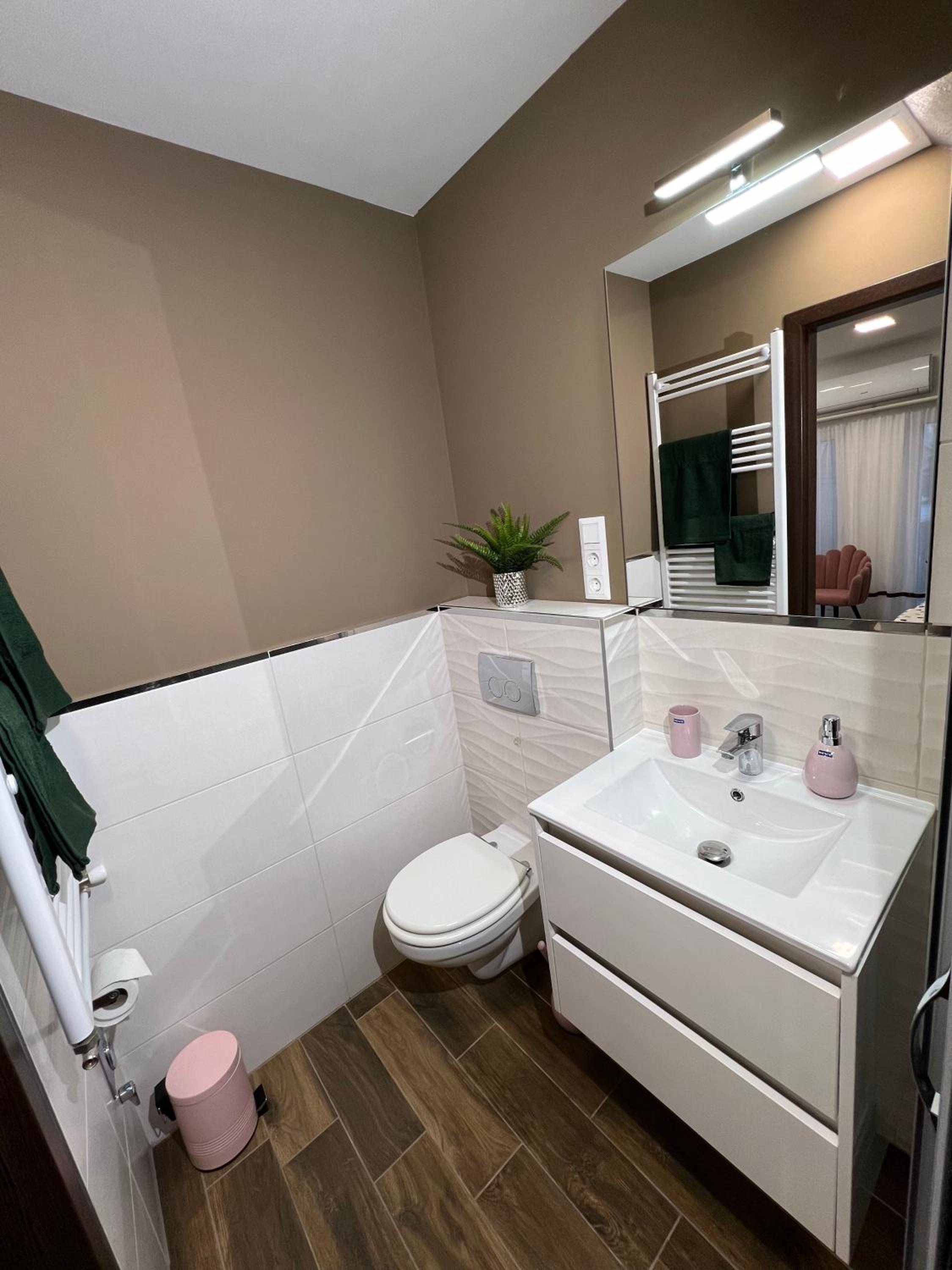 True Gem at the Airport by NW Apartments view 4