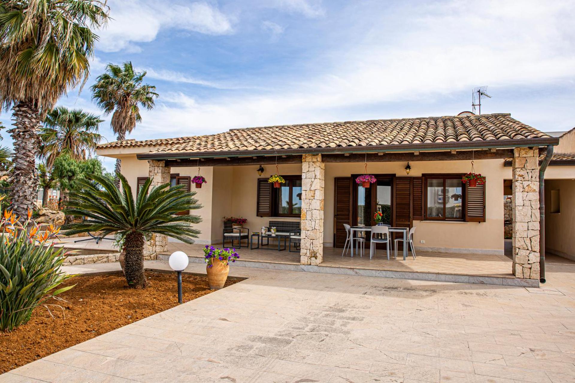 Exclusive Palm House near the beach