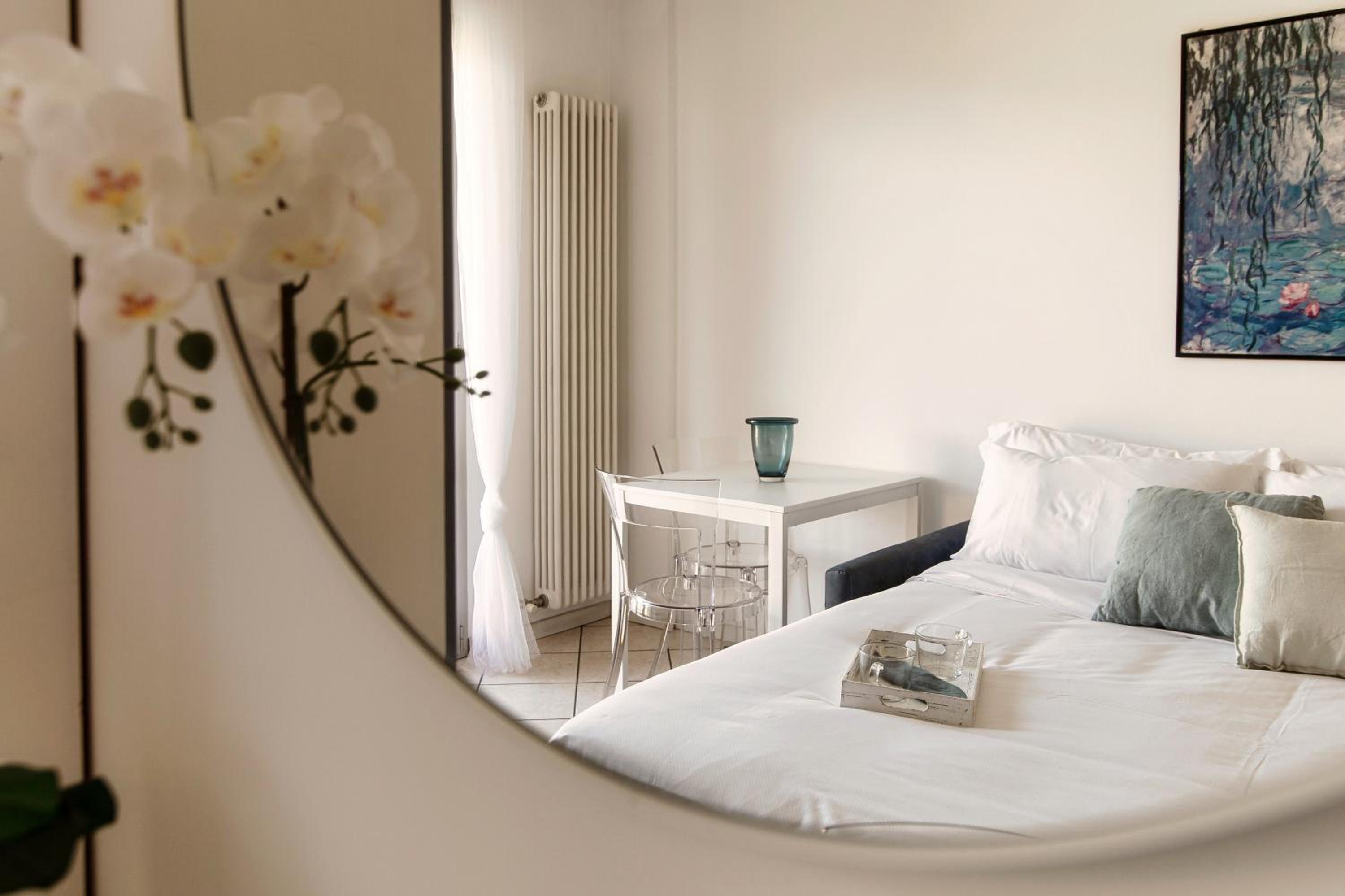 Tiny Blue - by MyHomeInComo en Como — hotel room