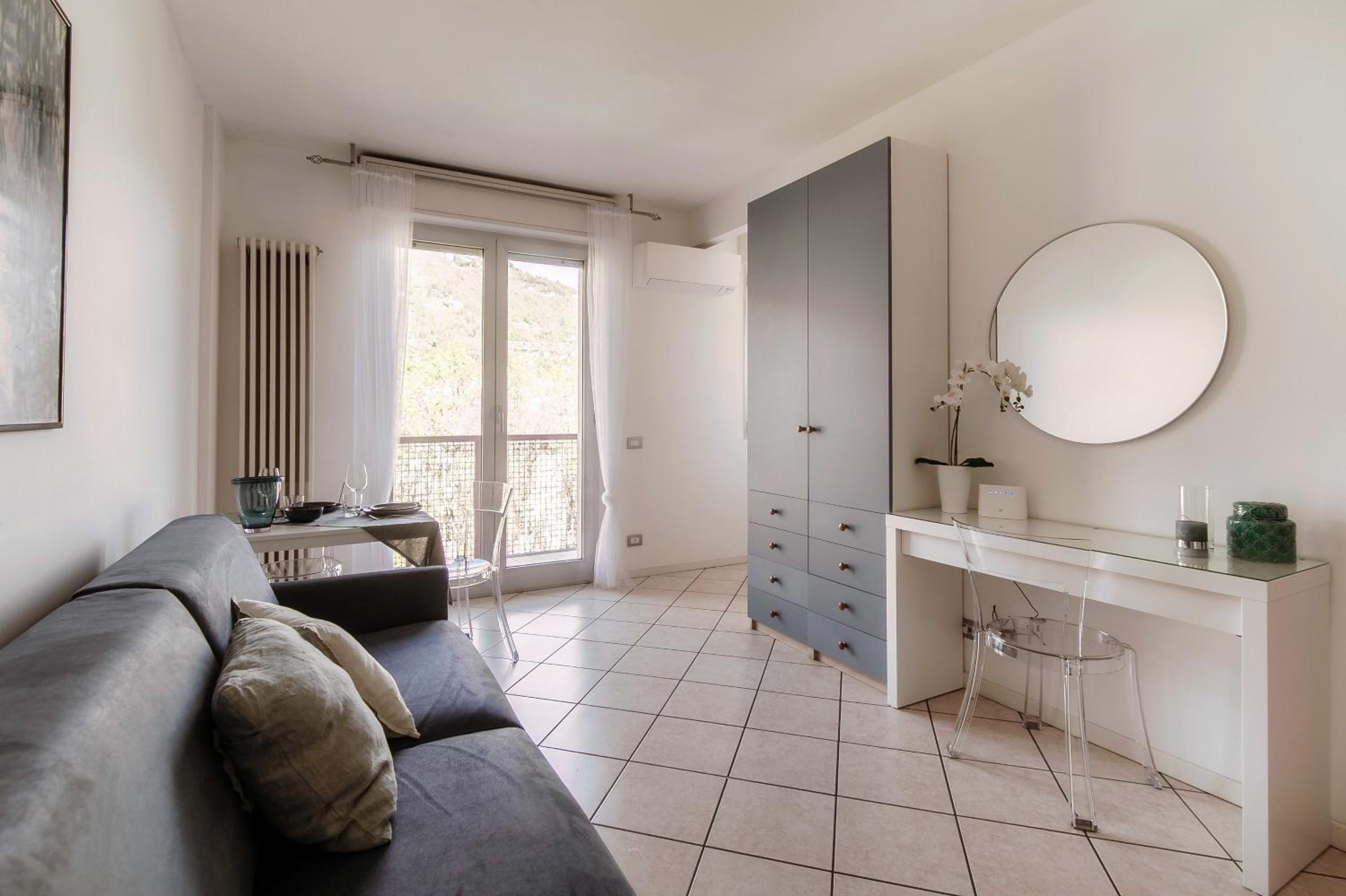 Tiny Blue - by MyHomeInComo en Como — hotel room
