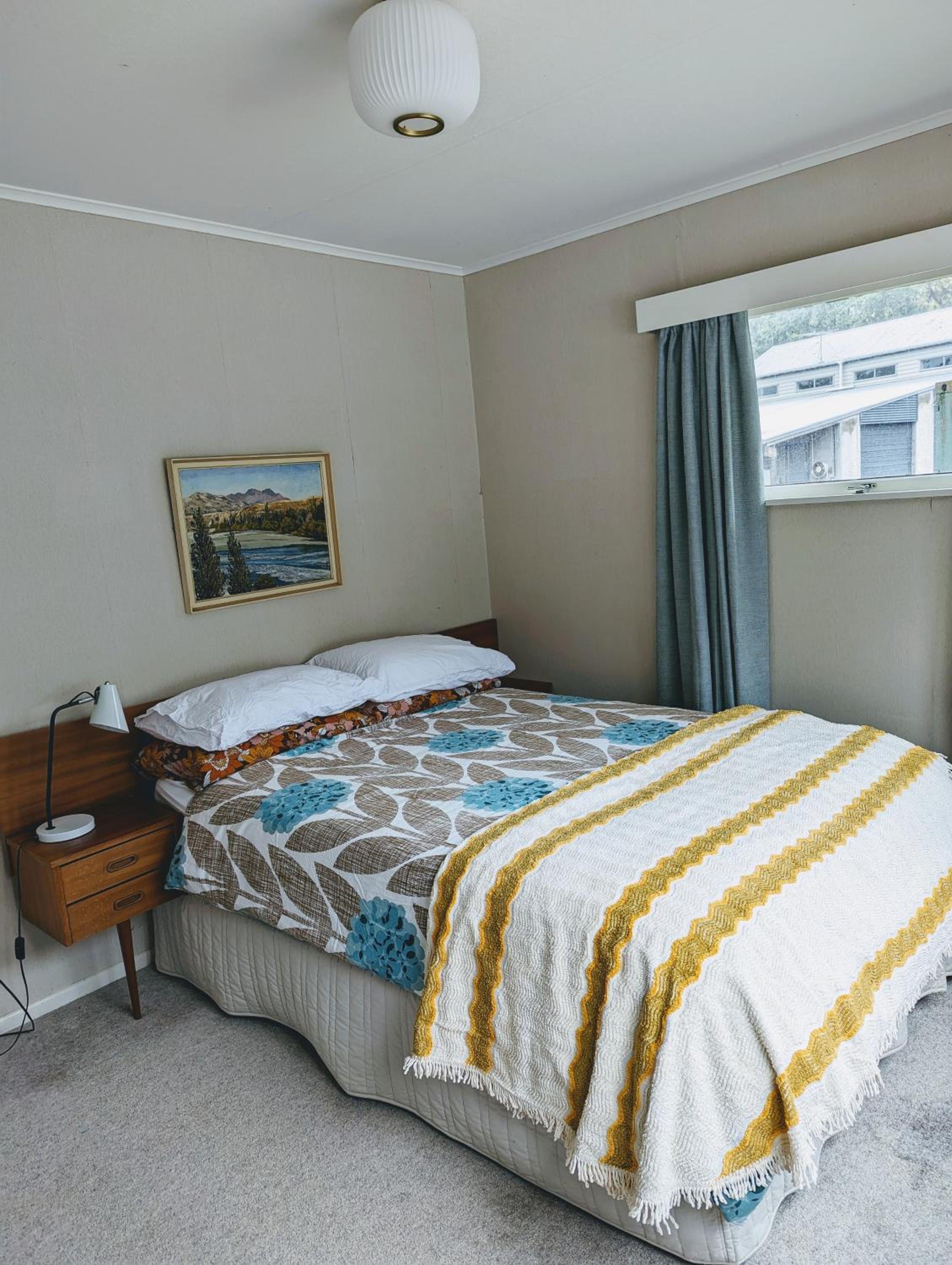 Retro 4 Bedroom Kuaotunu Bach view 4