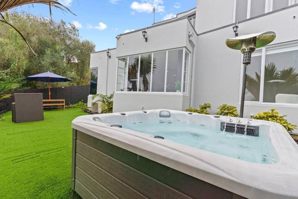 Hotel Entire home in Central Auckland - Image 1