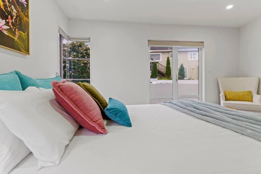Entire home in Central Auckland view 5