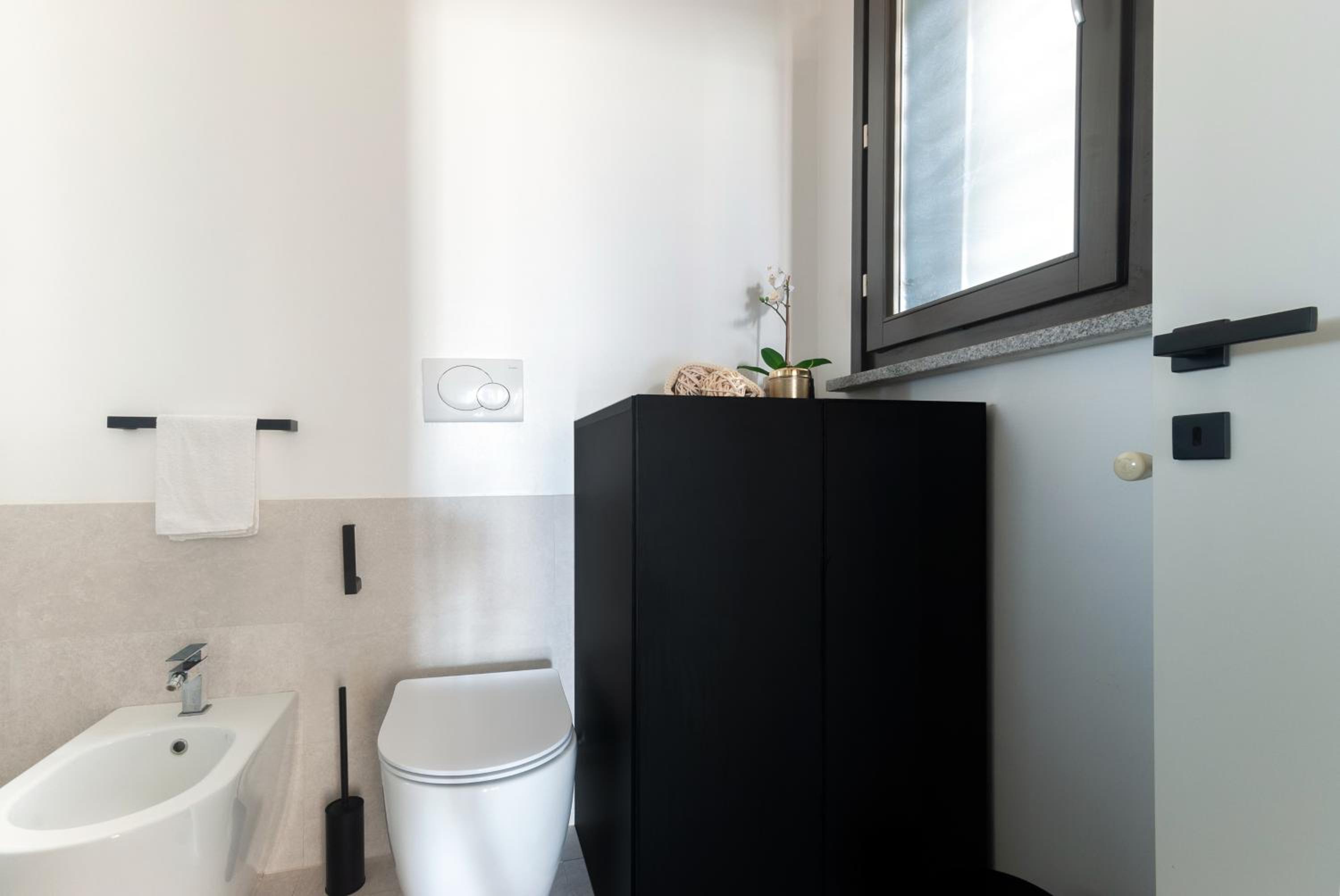 Apartment with Panoramic View of Milan and public free parking lot