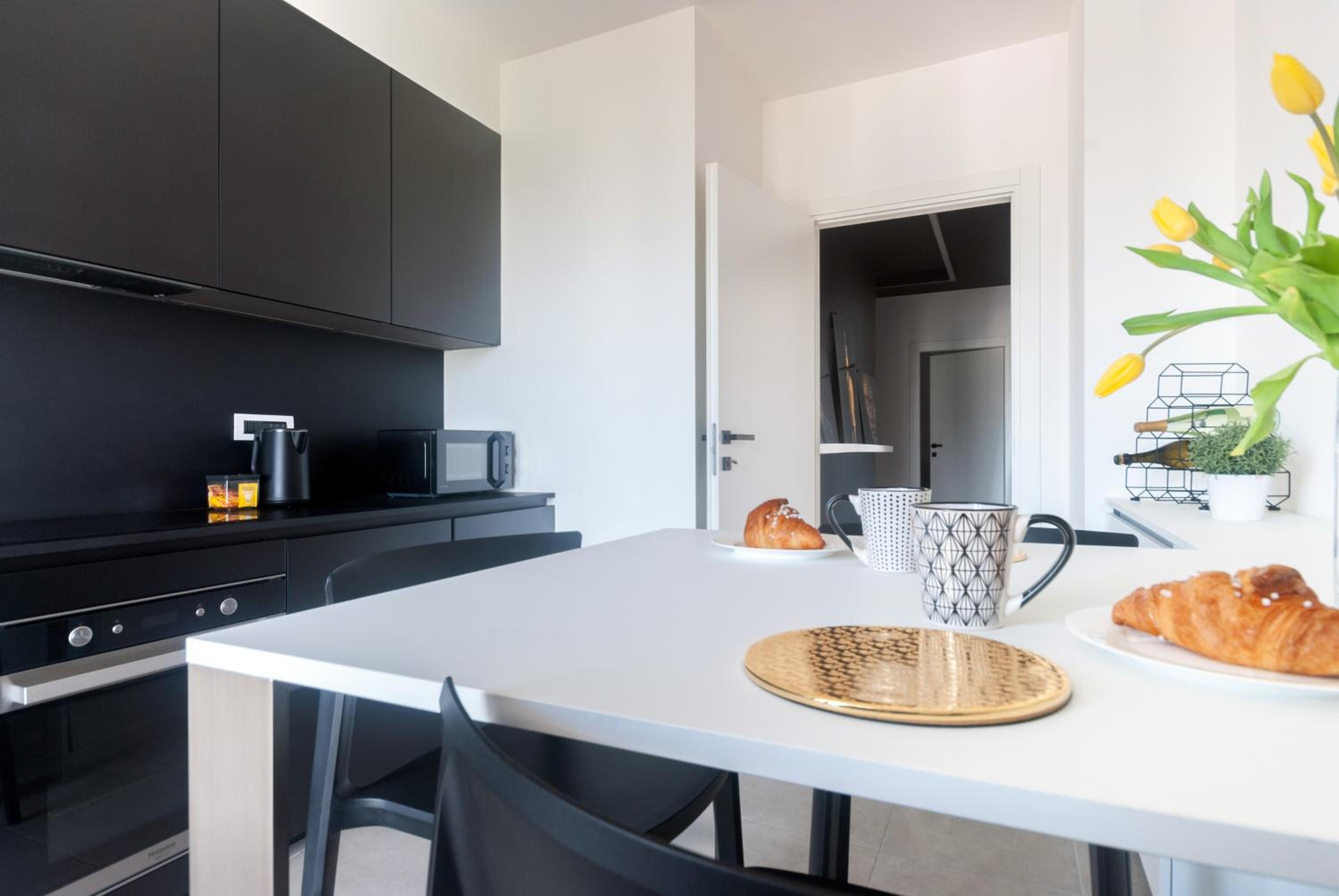 Apartment with Panoramic View of Milan and public free parking lot