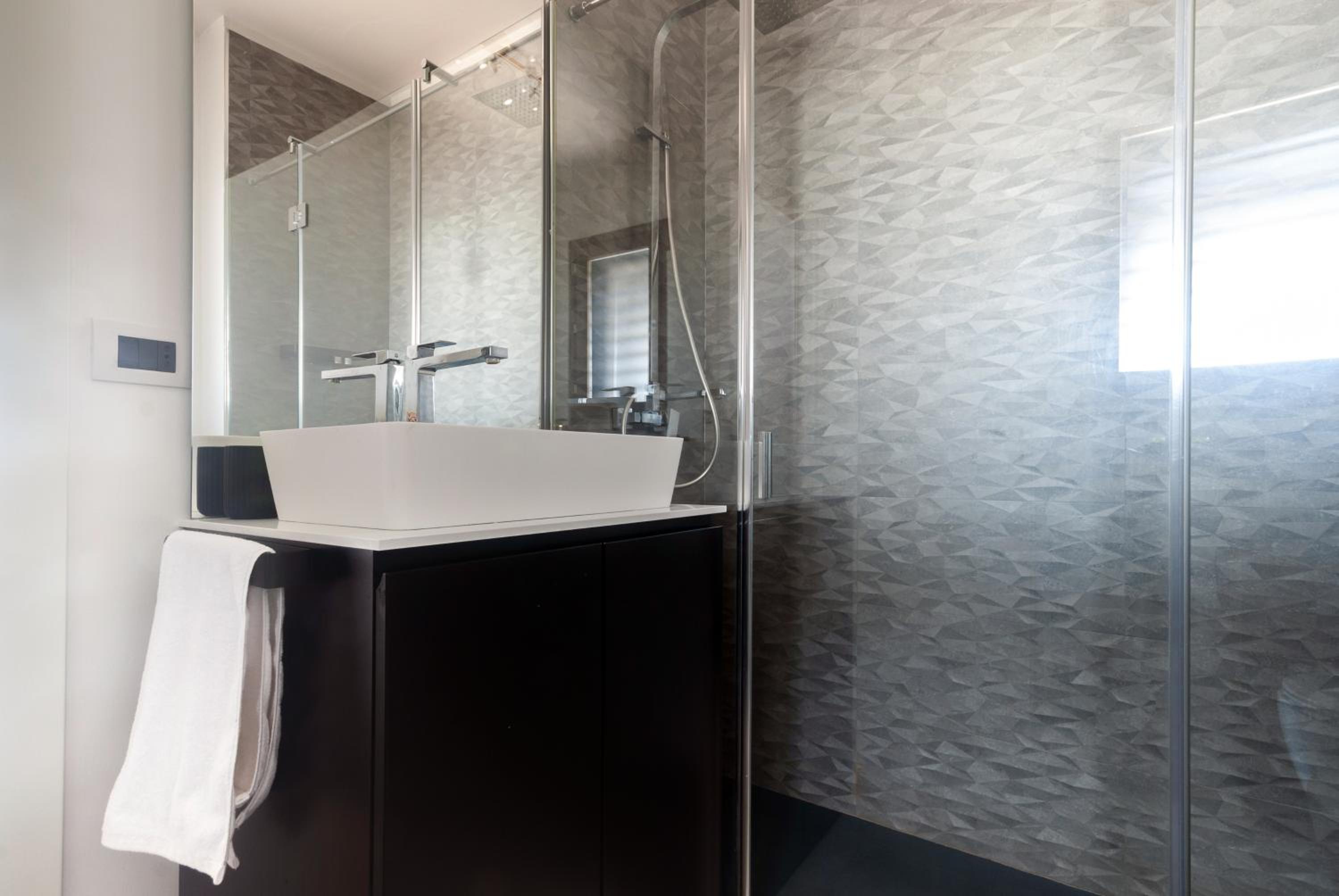 Apartment with Panoramic View of Milan and public free parking lot