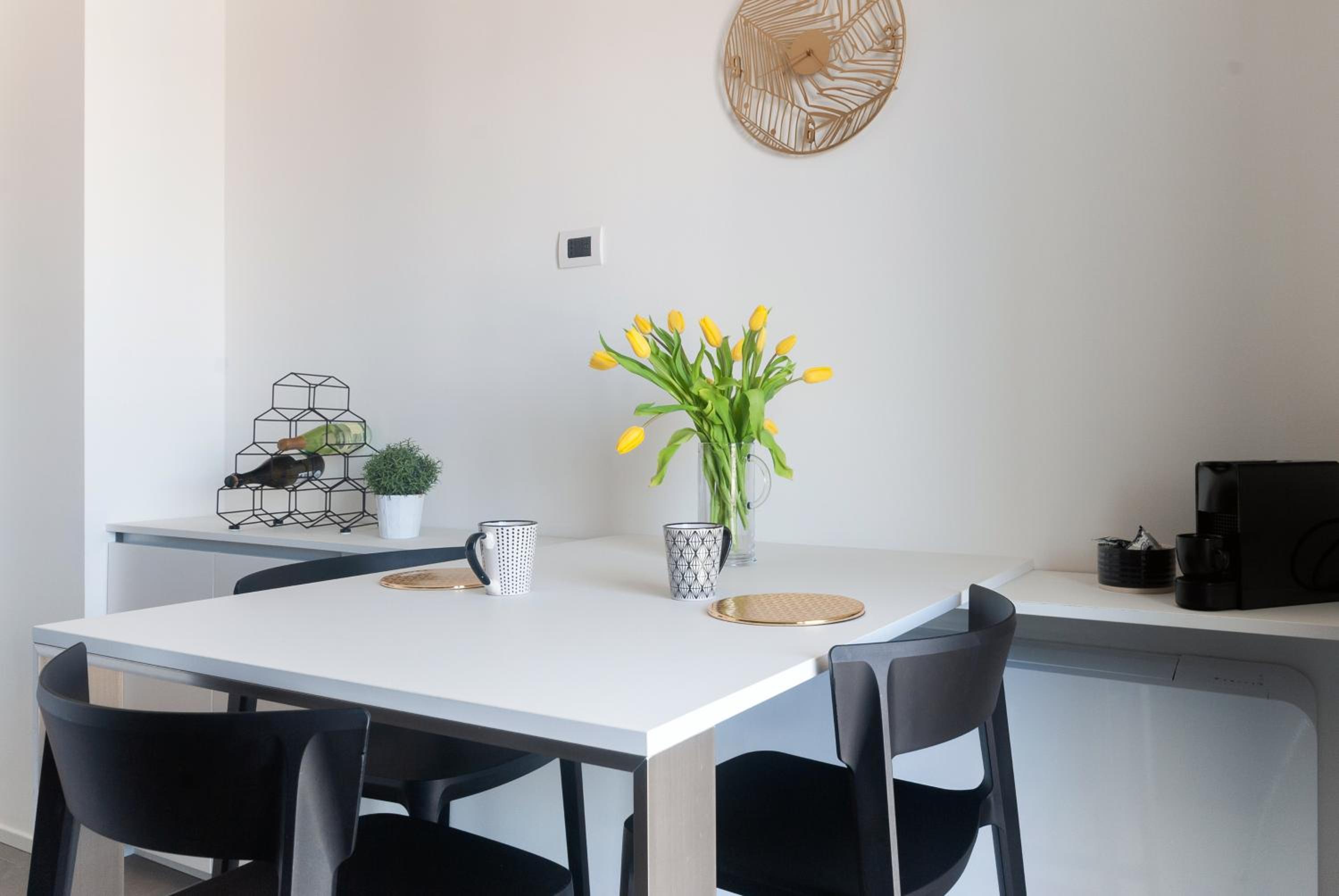 Apartment with Panoramic View of Milan and public free parking lot photo 5