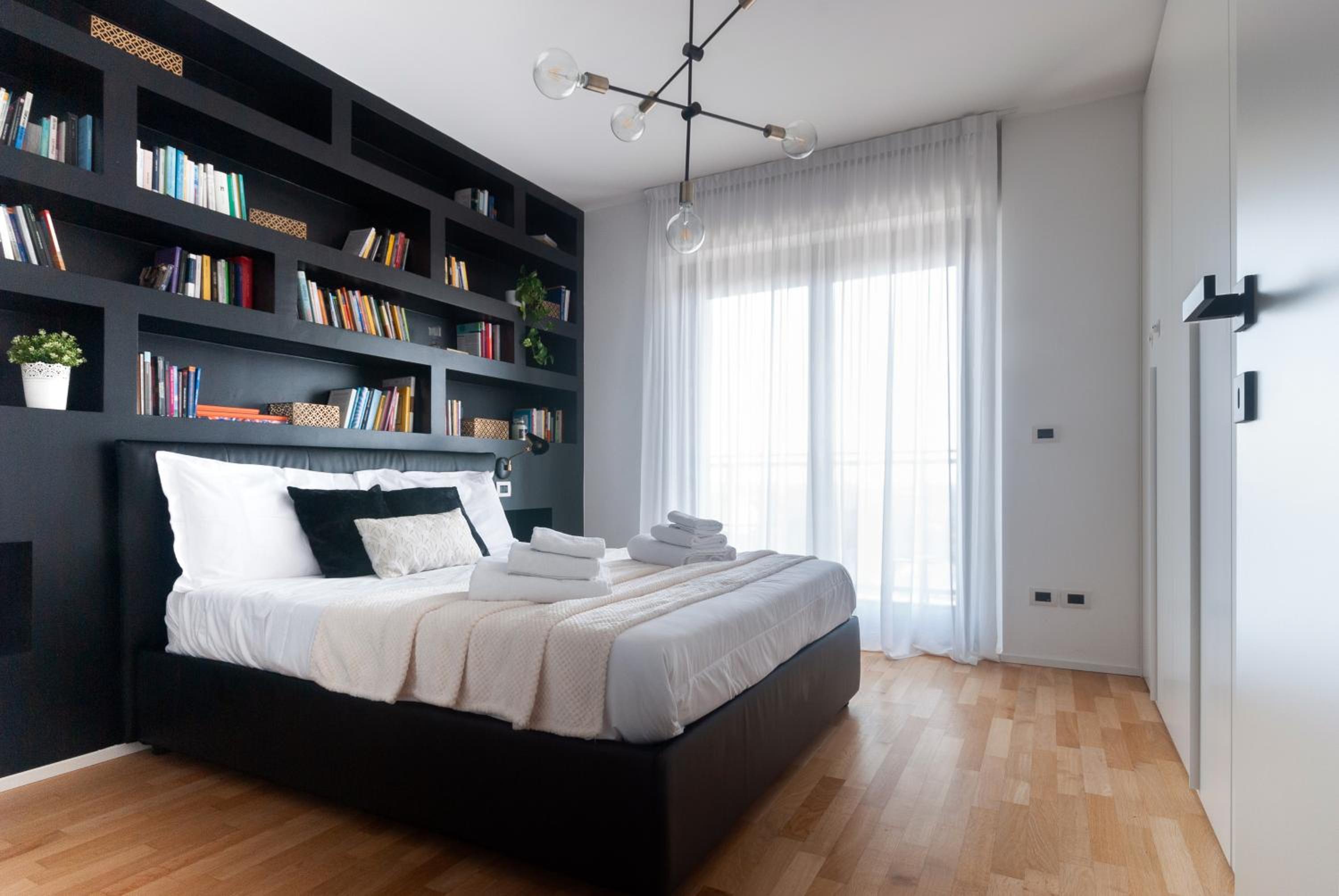 Apartment with Panoramic View of Milan and public free parking lot