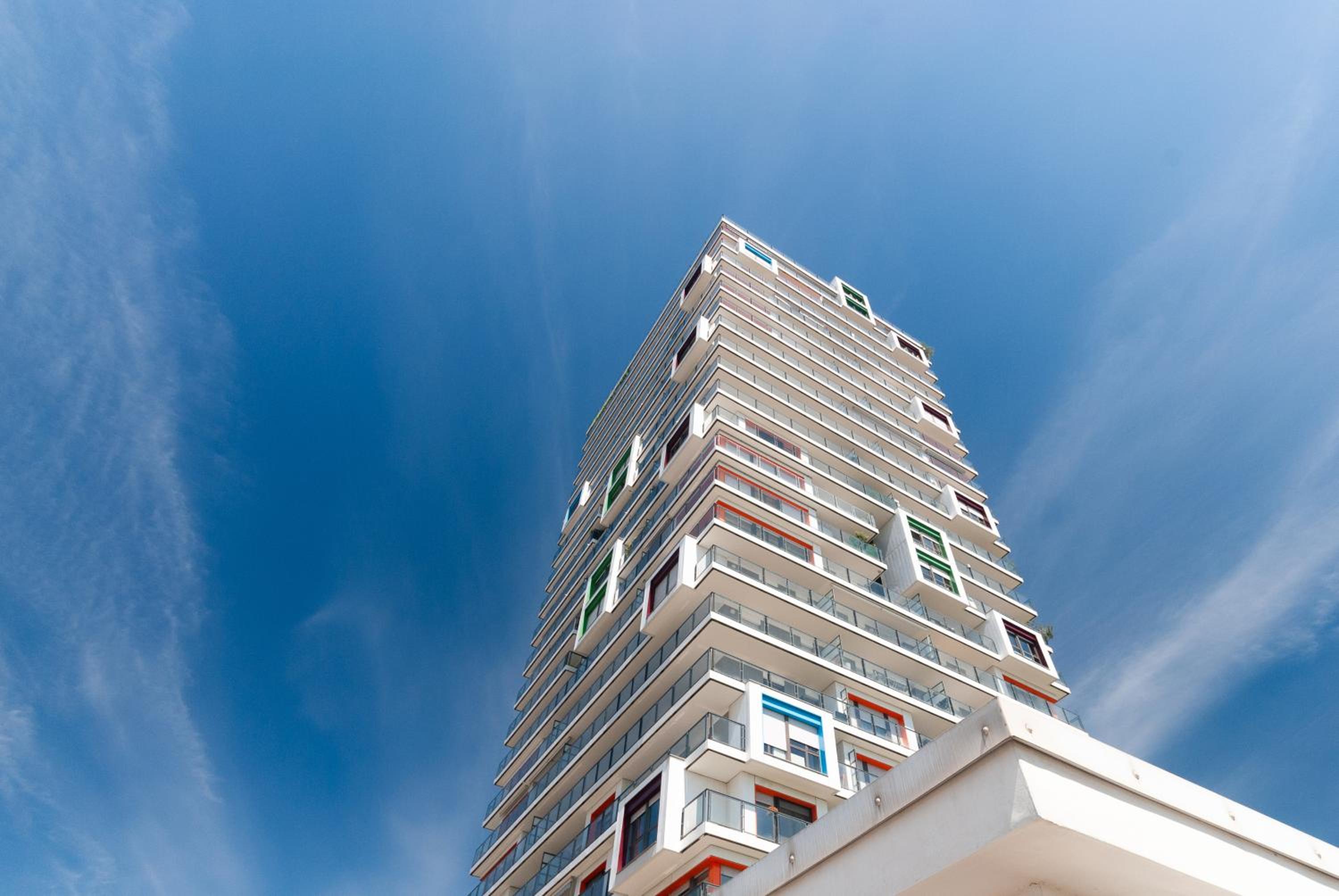 Apartment with Panoramic View of Milan and public free parking lot