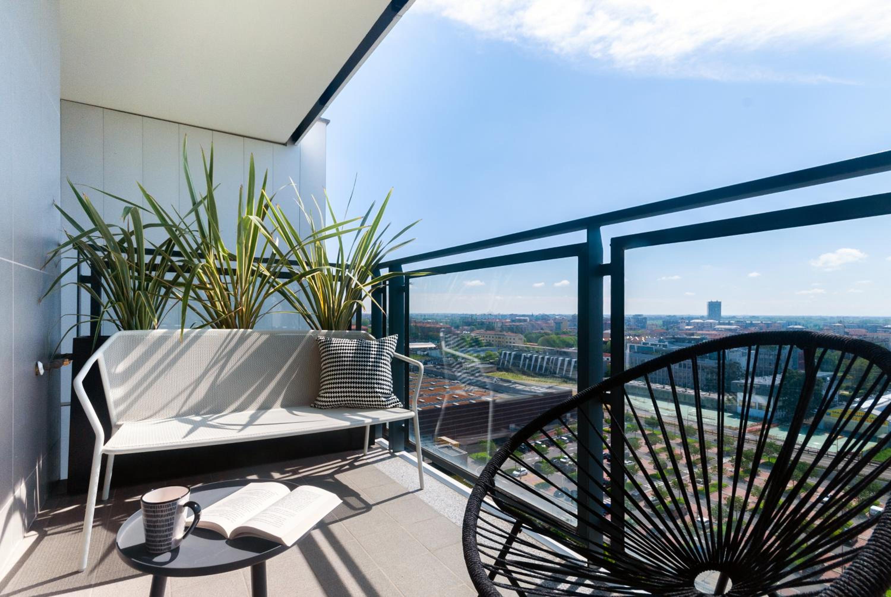 Apartment with Panoramic View of Milan and public free parking lot