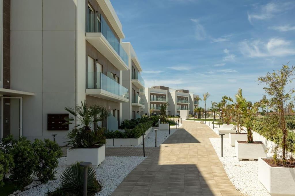 Deluxe penthouse front line to the beach by Valcambre