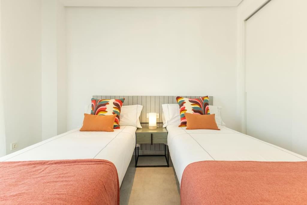 Deluxe penthouse front line to the beach by Valcambre