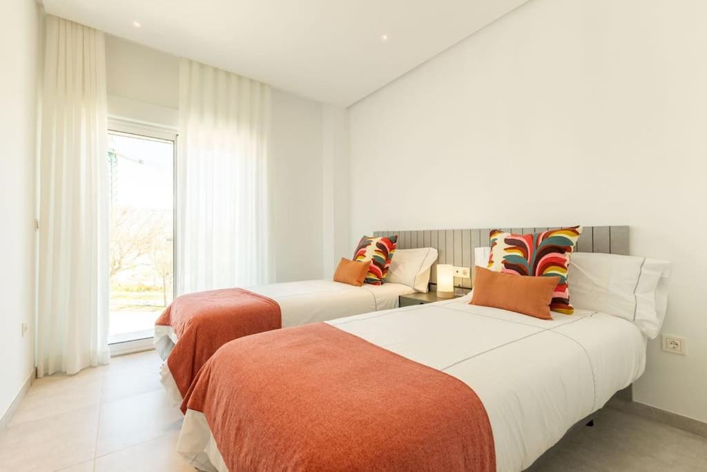 Deluxe penthouse front line to the beach by Valcambre