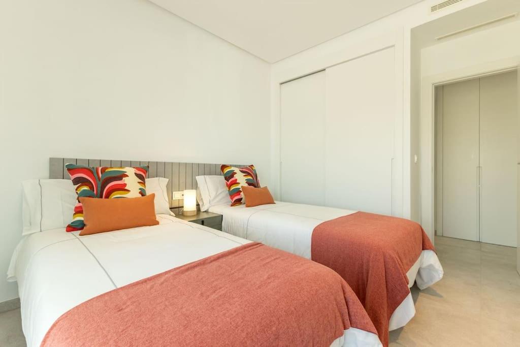 Deluxe penthouse front line to the beach by Valcambre