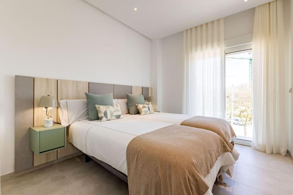 Deluxe penthouse front line to the beach by Valcambre